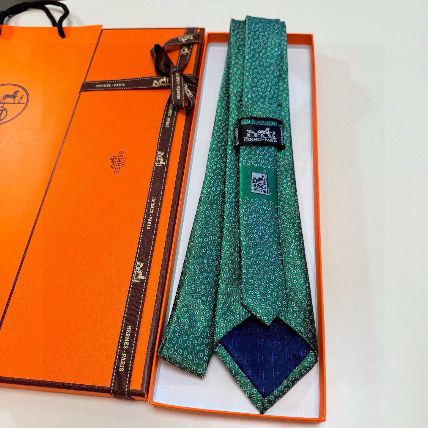 🌾专柜同步新款【小锚链领带】稀有H家每年都有一千条不同印花的领带面世，从最初的多以几何图案表现骑术活动为