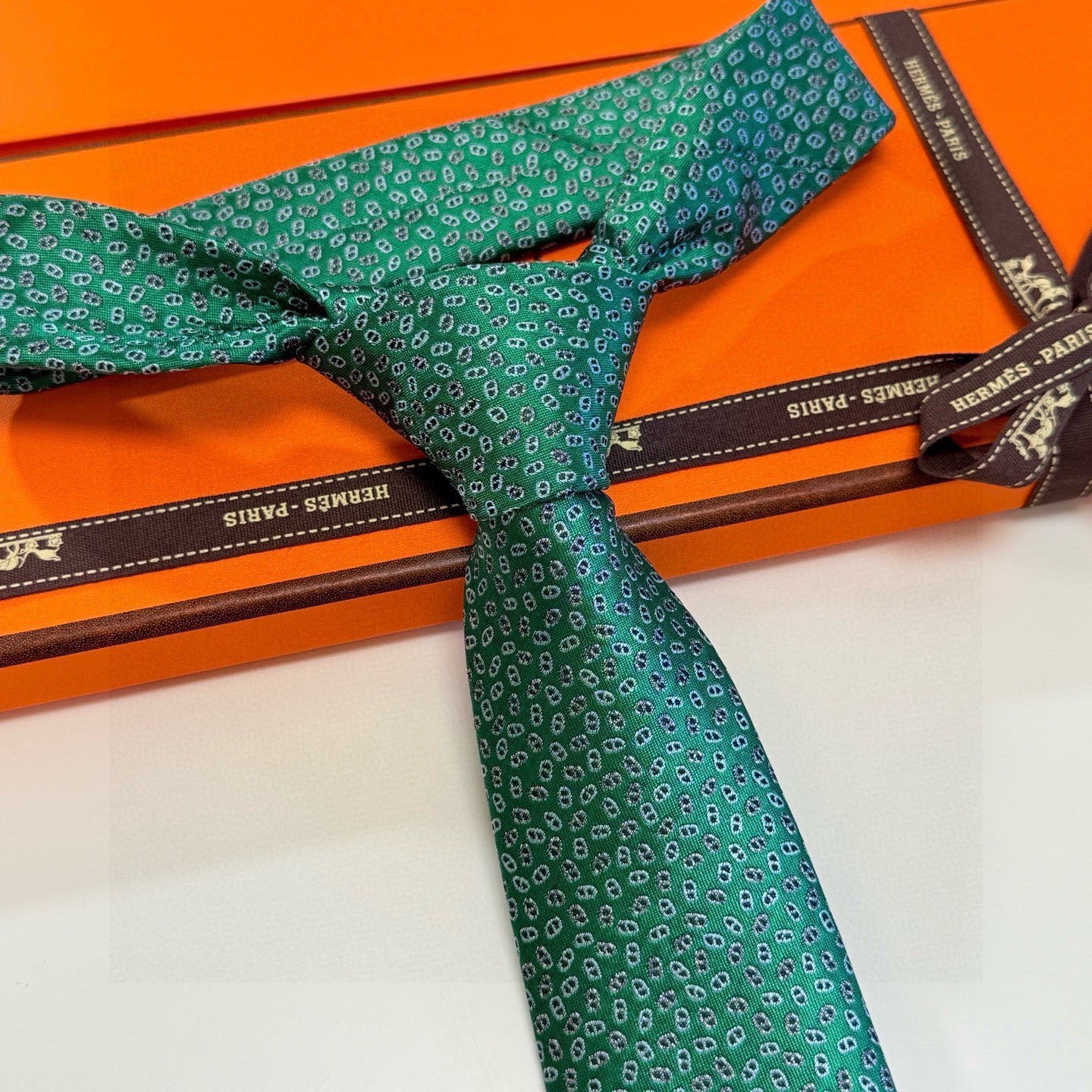 🌾专柜同步新款【小锚链领带】稀有H家每年都有一千条不同印花的领带面世，从最初的多以几何图案表现骑术活动为