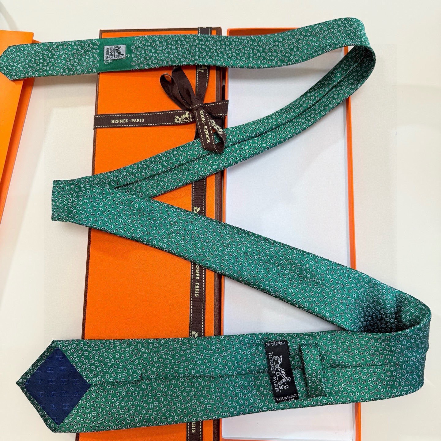 🌾专柜同步新款【小锚链领带】稀有H家每年都有一千条不同印花的领带面世，从最初的多以几何图案表现骑术活动为