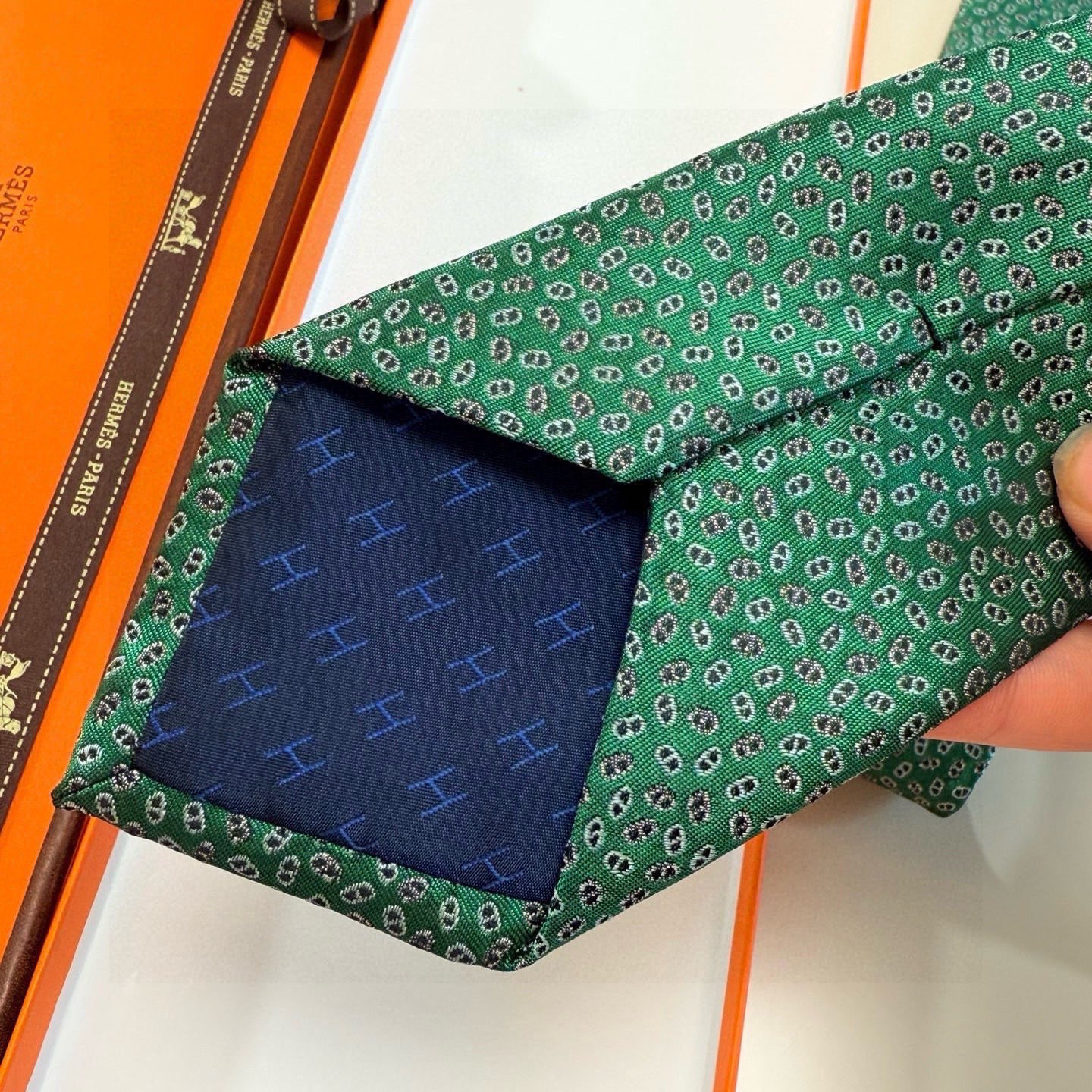 🌾专柜同步新款【小锚链领带】稀有H家每年都有一千条不同印花的领带面世，从最初的多以几何图案表现骑术活动为