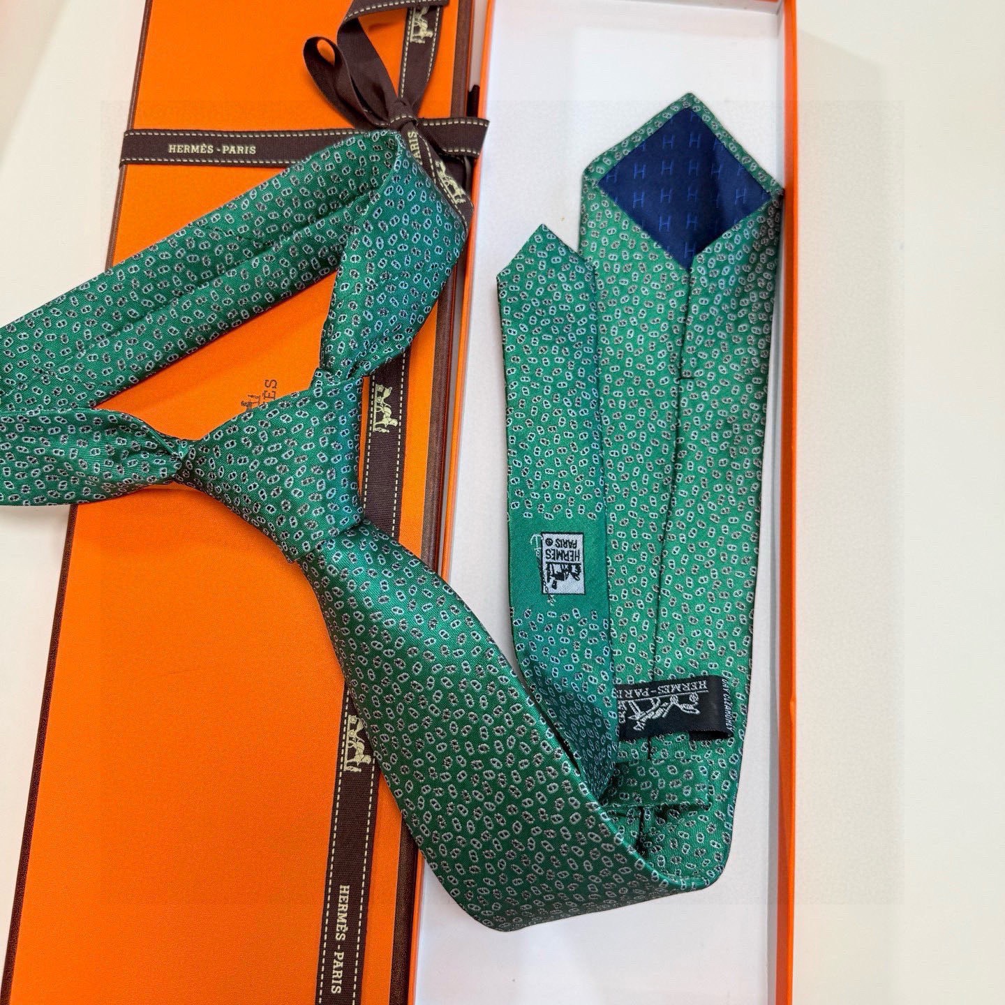 🌾专柜同步新款【小锚链领带】稀有H家每年都有一千条不同印花的领带面世，从最初的多以几何图案表现骑术活动为