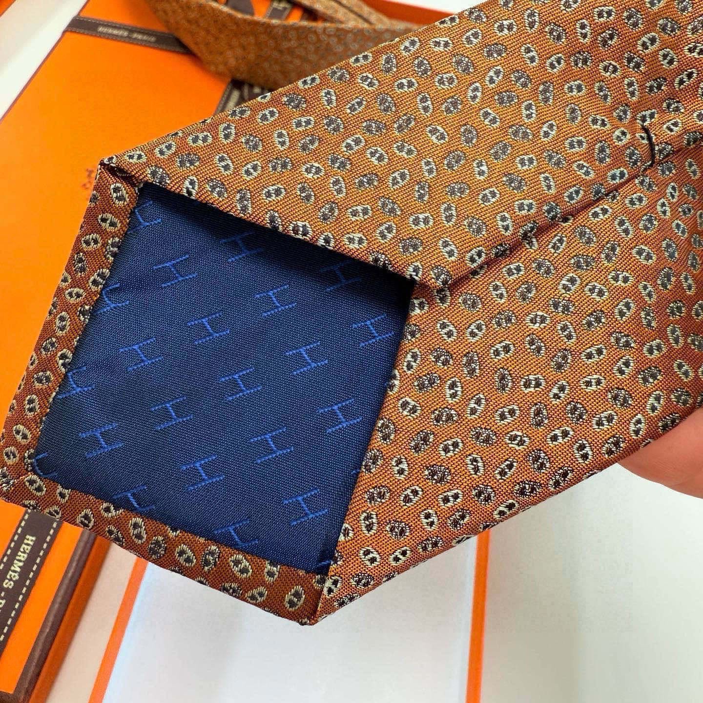 🌾专柜同步新款【小锚链领带】稀有H家每年都有一千条不同印花的领带面世，从最初的多以几何图案表现骑术活动为