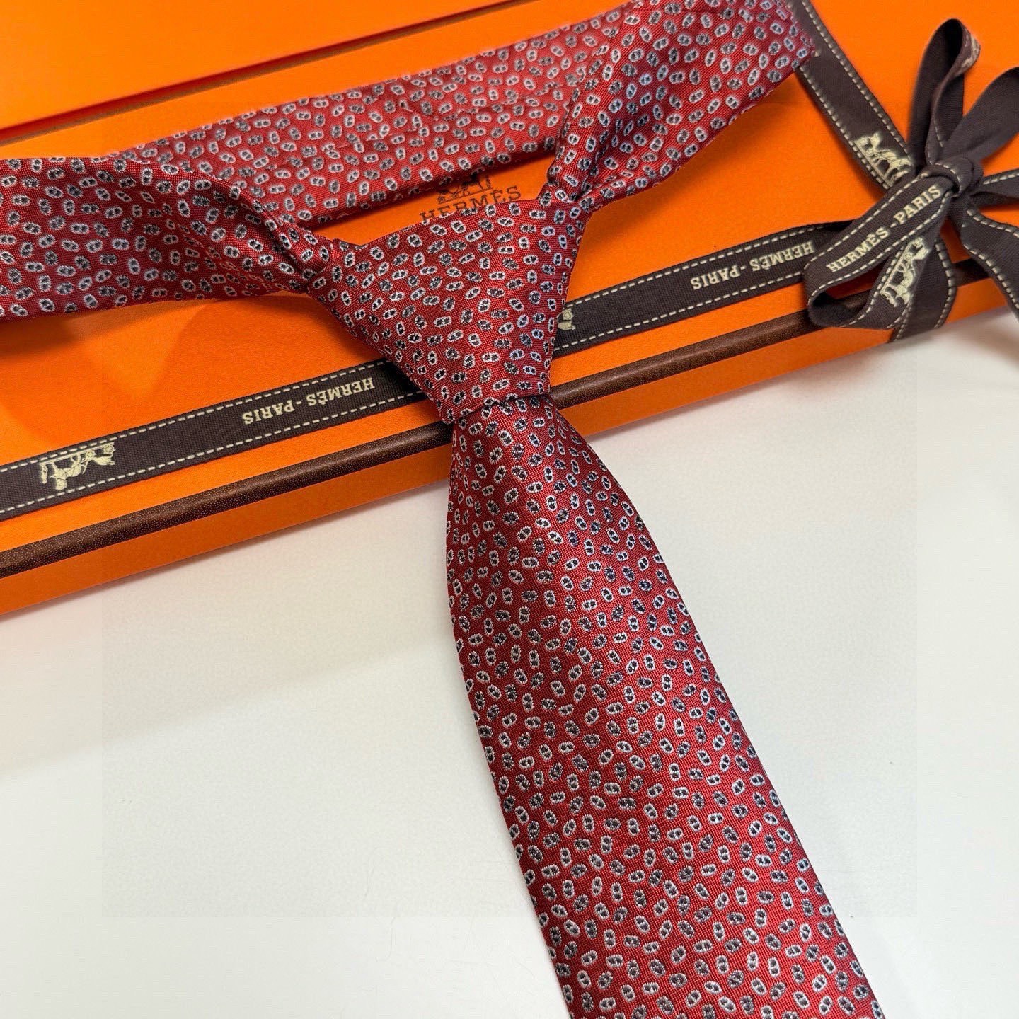 🌾专柜同步新款【小锚链领带】稀有H家每年都有一千条不同印花的领带面世，从最初的多以几何图案表现骑术活动为