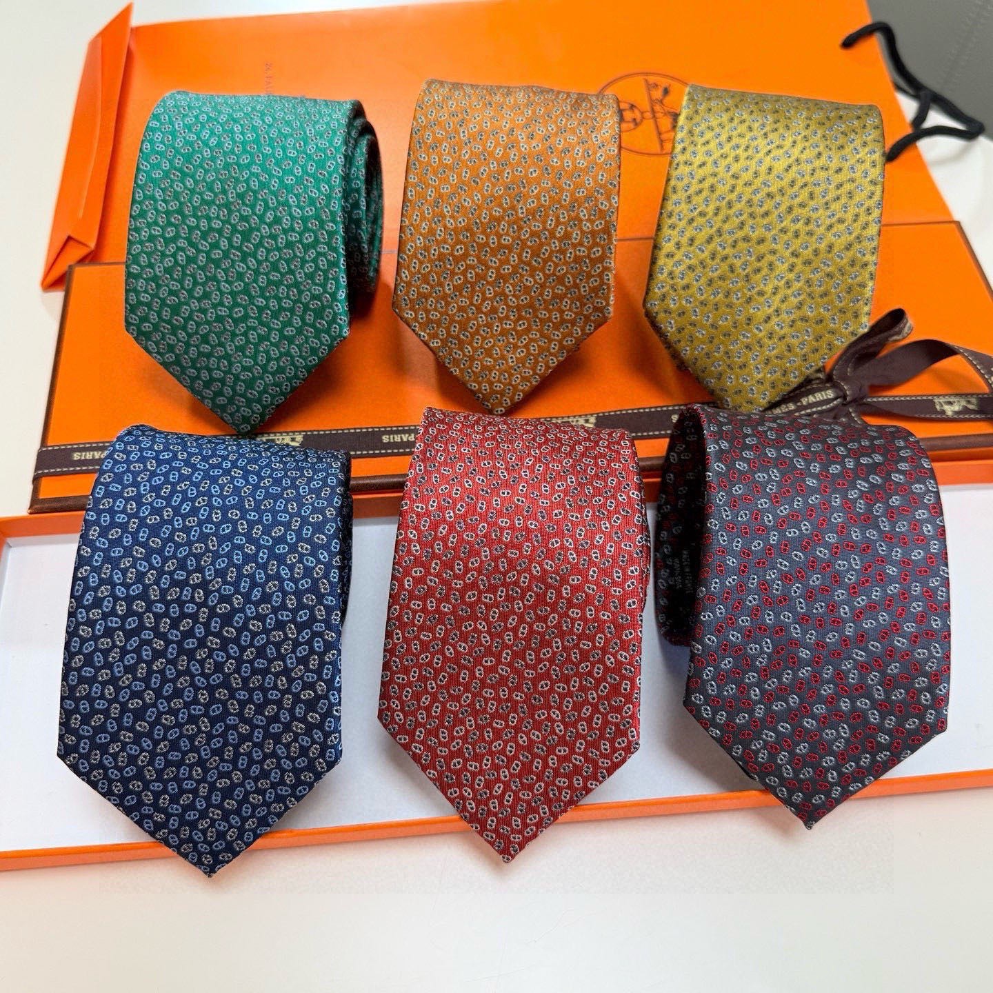 🌾专柜同步新款【小锚链领带】稀有H家每年都有一千条不同印花的领带面世，从最初的多以几何图案表现骑术活动为