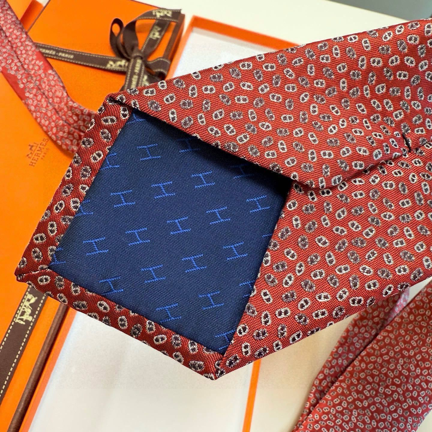 🌾专柜同步新款【小锚链领带】稀有H家每年都有一千条不同印花的领带面世，从最初的多以几何图案表现骑术活动为