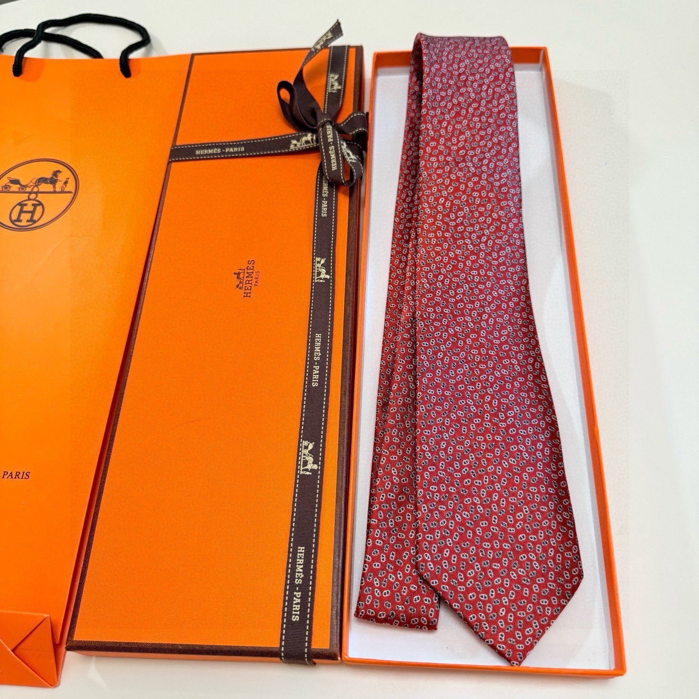 🌾专柜同步新款【小锚链领带】稀有H家每年都有一千条不同印花的领带面世，从最初的多以几何图案表现骑术活动为