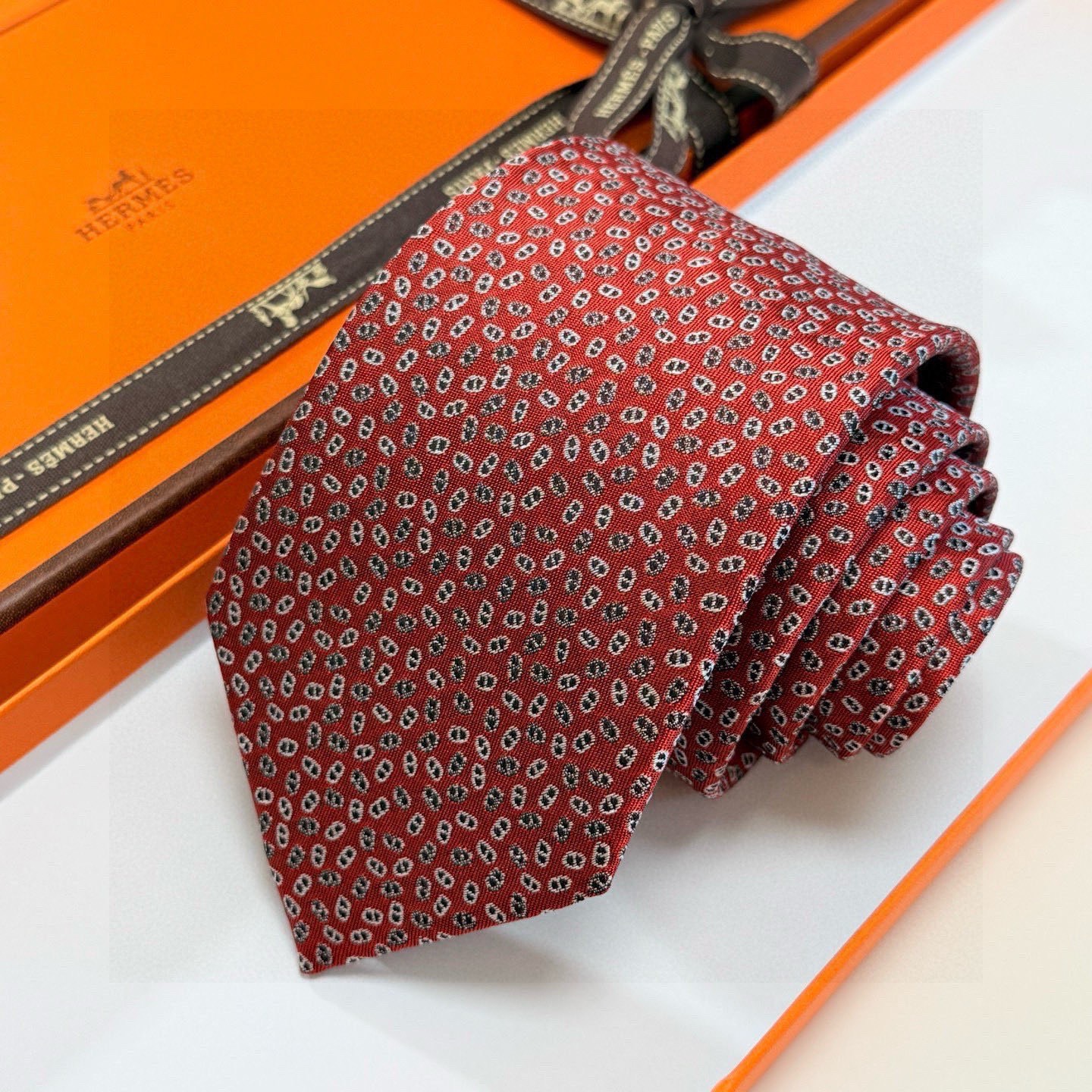 🌾专柜同步新款【小锚链领带】稀有H家每年都有一千条不同印花的领带面世，从最初的多以几何图案表现骑术活动为