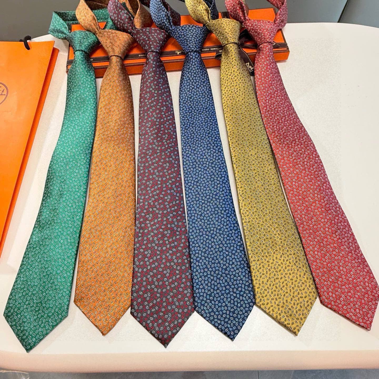 🌾专柜同步新款【小锚链领带】稀有H家每年都有一千条不同印花的领带面世，从最初的多以几何图案表现骑术活动为