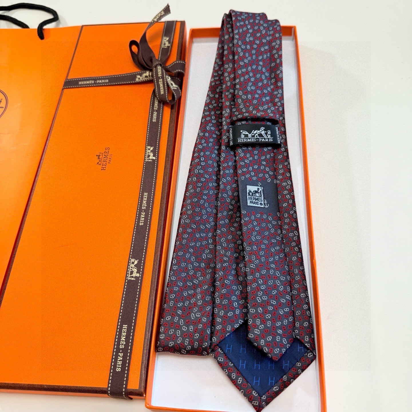 🌾专柜同步新款【小锚链领带】稀有H家每年都有一千条不同印花的领带面世，从最初的多以几何图案表现骑术活动为