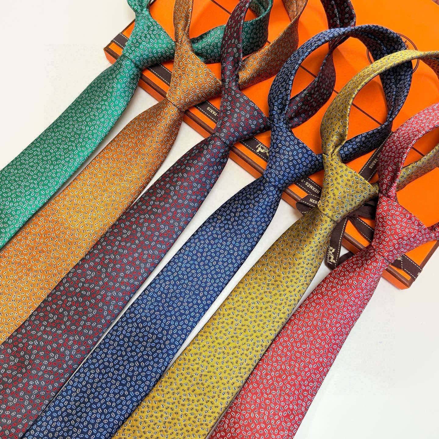🌾专柜同步新款【小锚链领带】稀有H家每年都有一千条不同印花的领带面世，从最初的多以几何图案表现骑术活动为