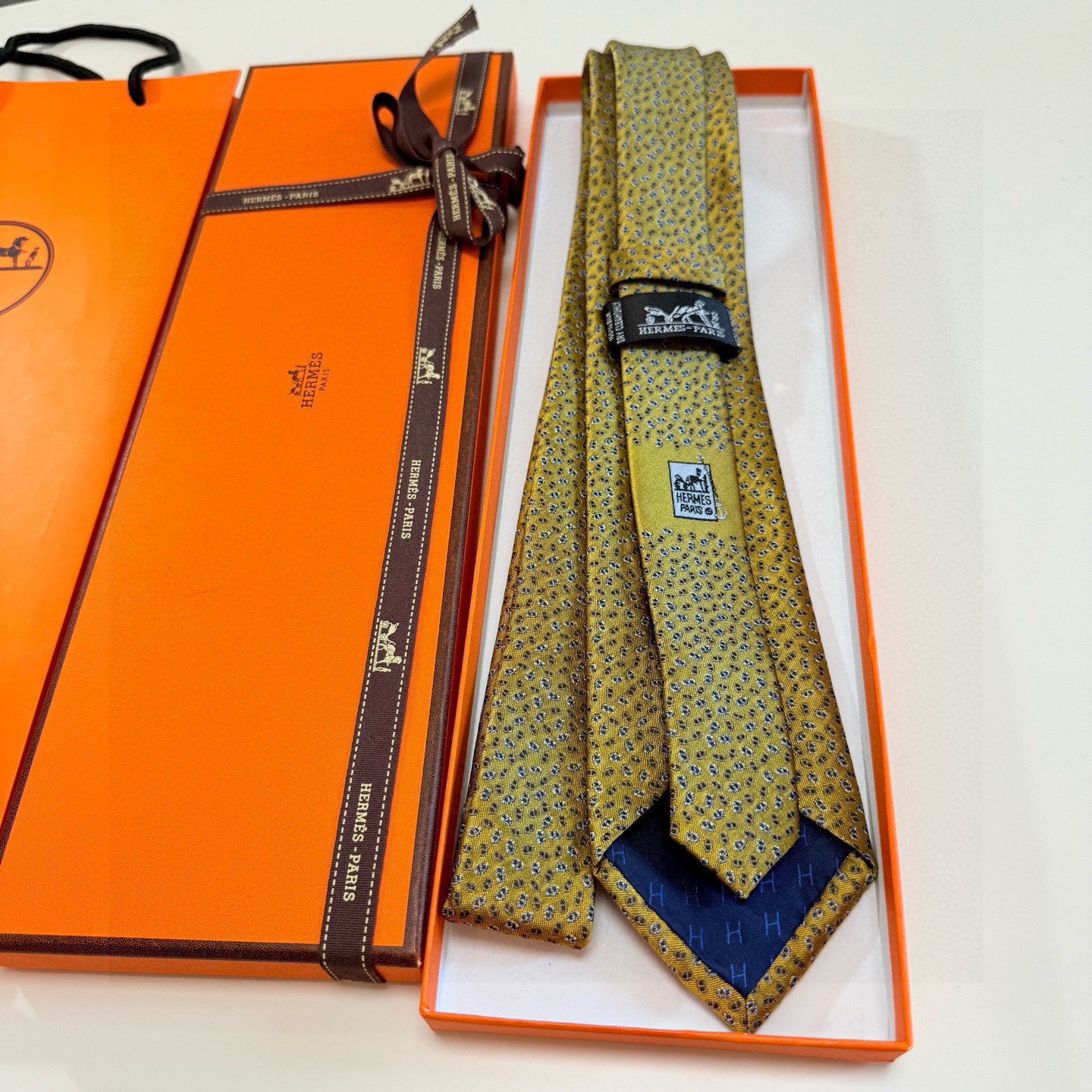 🌾专柜同步新款【小锚链领带】稀有H家每年都有一千条不同印花的领带面世，从最初的多以几何图案表现骑术活动为