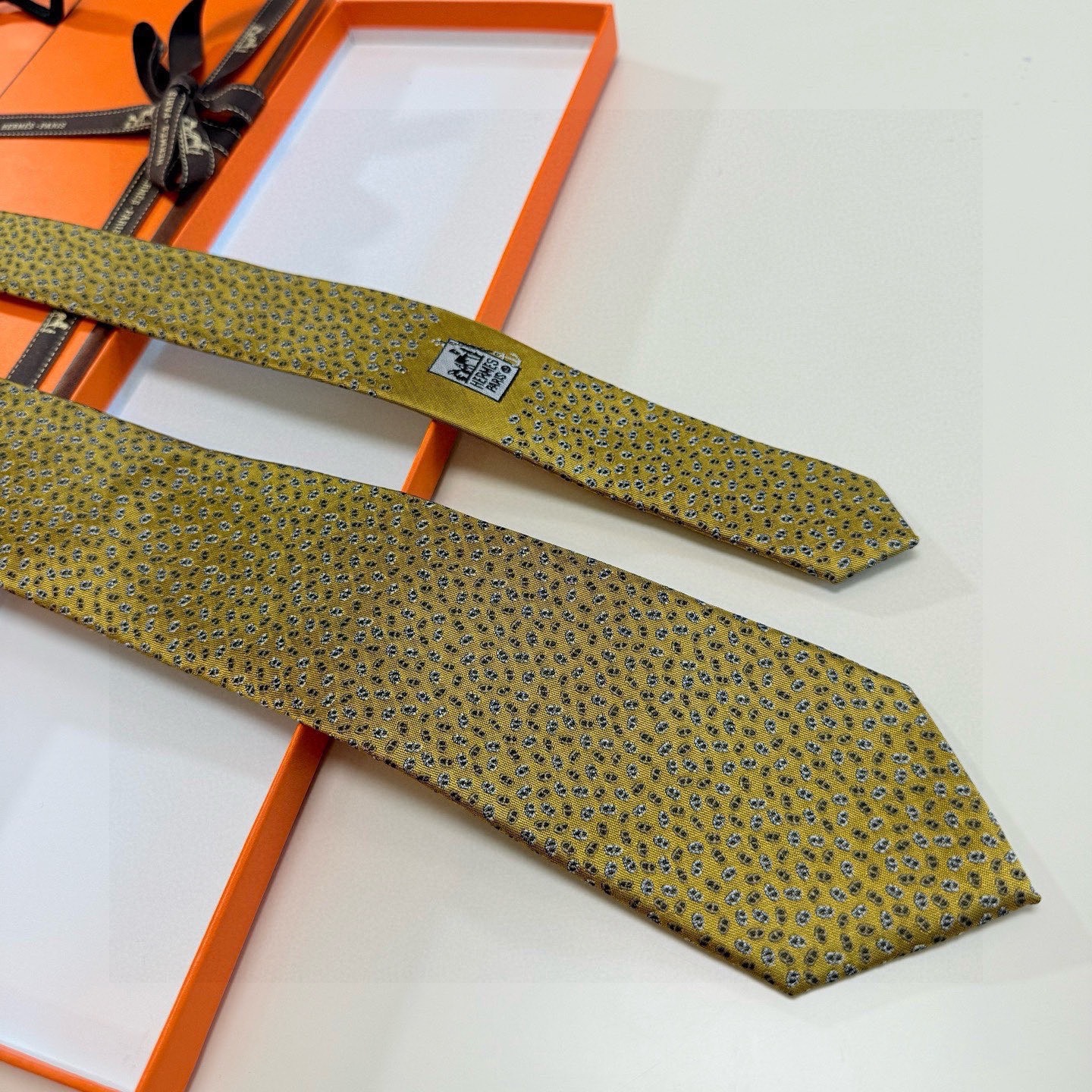 🌾专柜同步新款【小锚链领带】稀有H家每年都有一千条不同印花的领带面世，从最初的多以几何图案表现骑术活动为