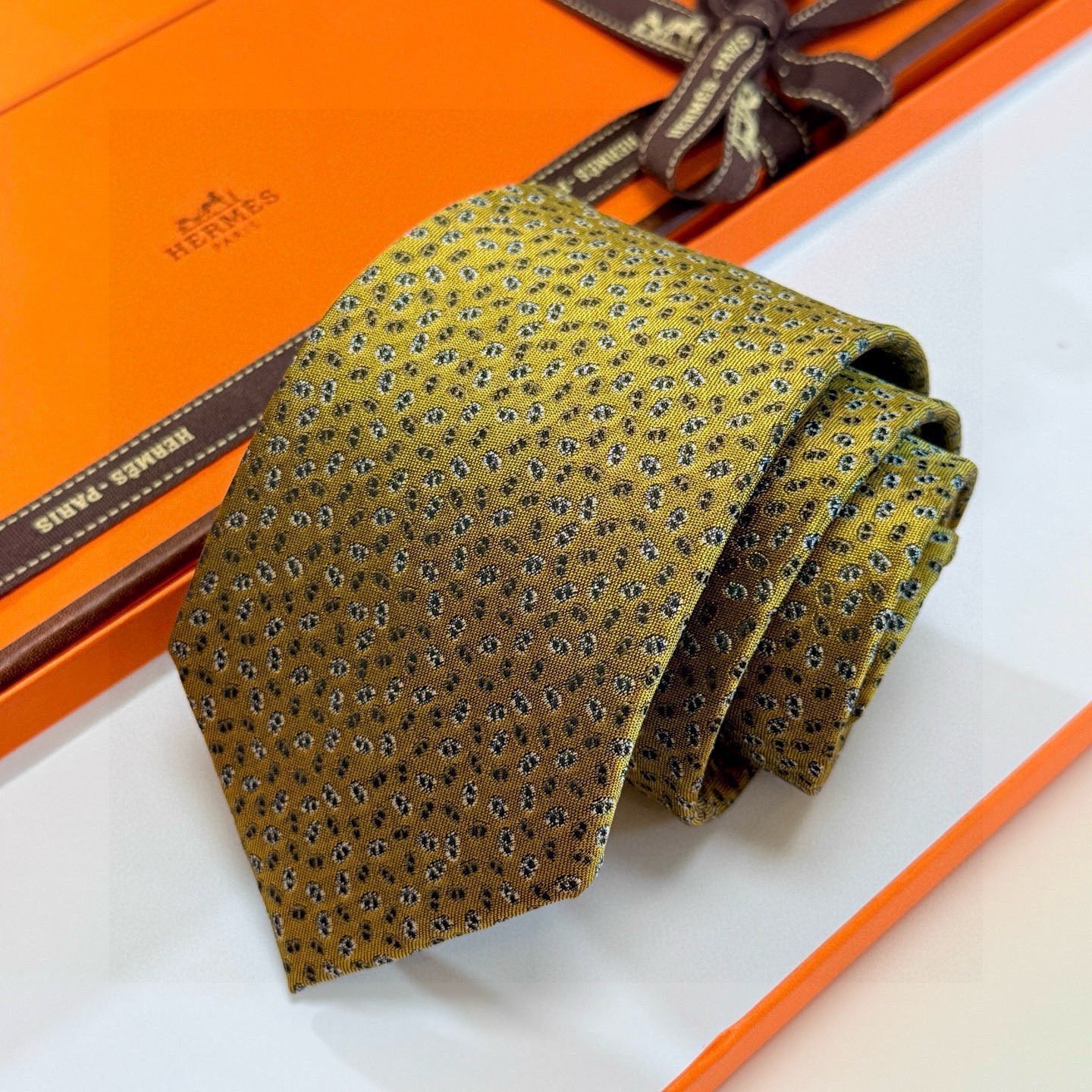 🌾专柜同步新款【小锚链领带】稀有H家每年都有一千条不同印花的领带面世，从最初的多以几何图案表现骑术活动为