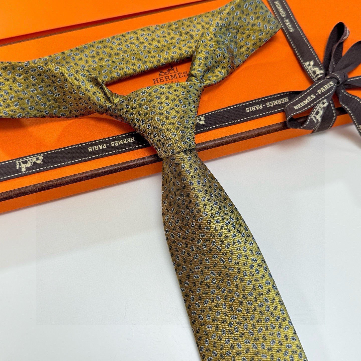 🌾专柜同步新款【小锚链领带】稀有H家每年都有一千条不同印花的领带面世，从最初的多以几何图案表现骑术活动为