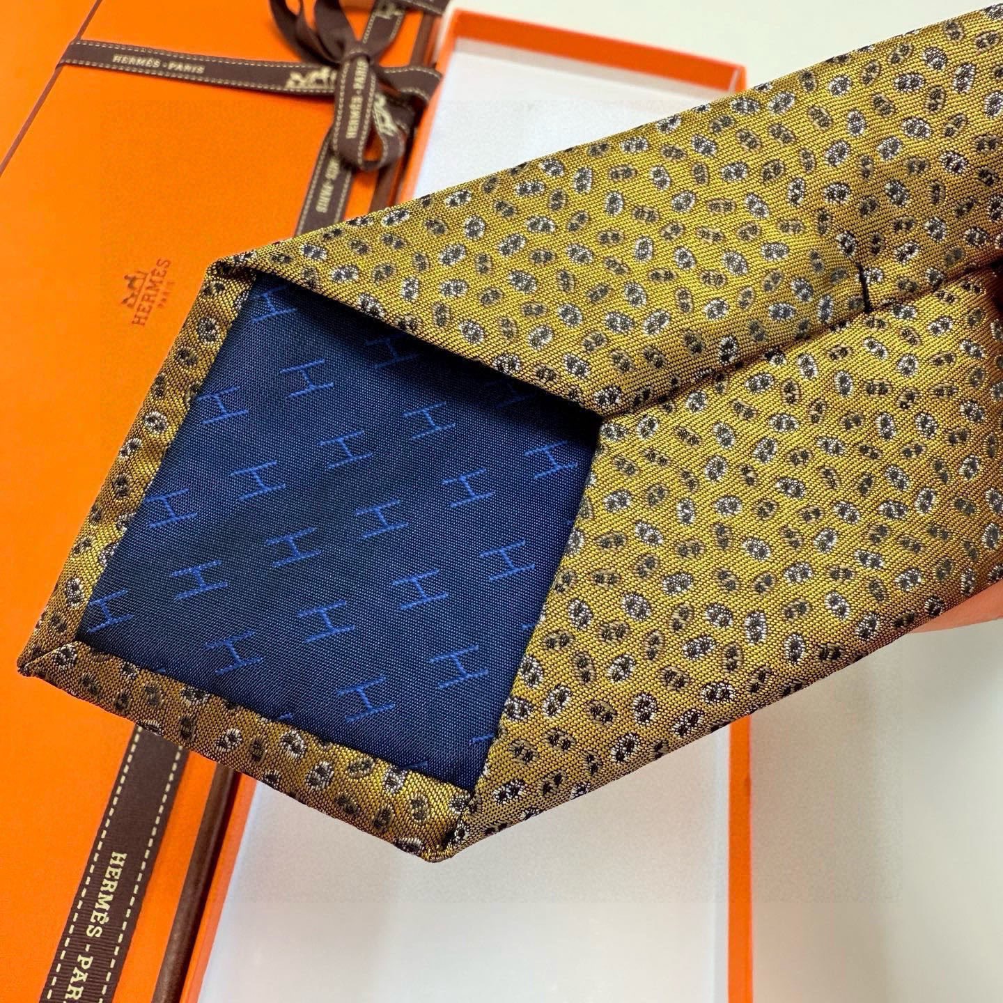 🌾专柜同步新款【小锚链领带】稀有H家每年都有一千条不同印花的领带面世，从最初的多以几何图案表现骑术活动为