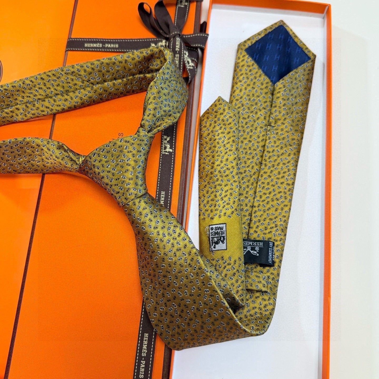 🌾专柜同步新款【小锚链领带】稀有H家每年都有一千条不同印花的领带面世，从最初的多以几何图案表现骑术活动为