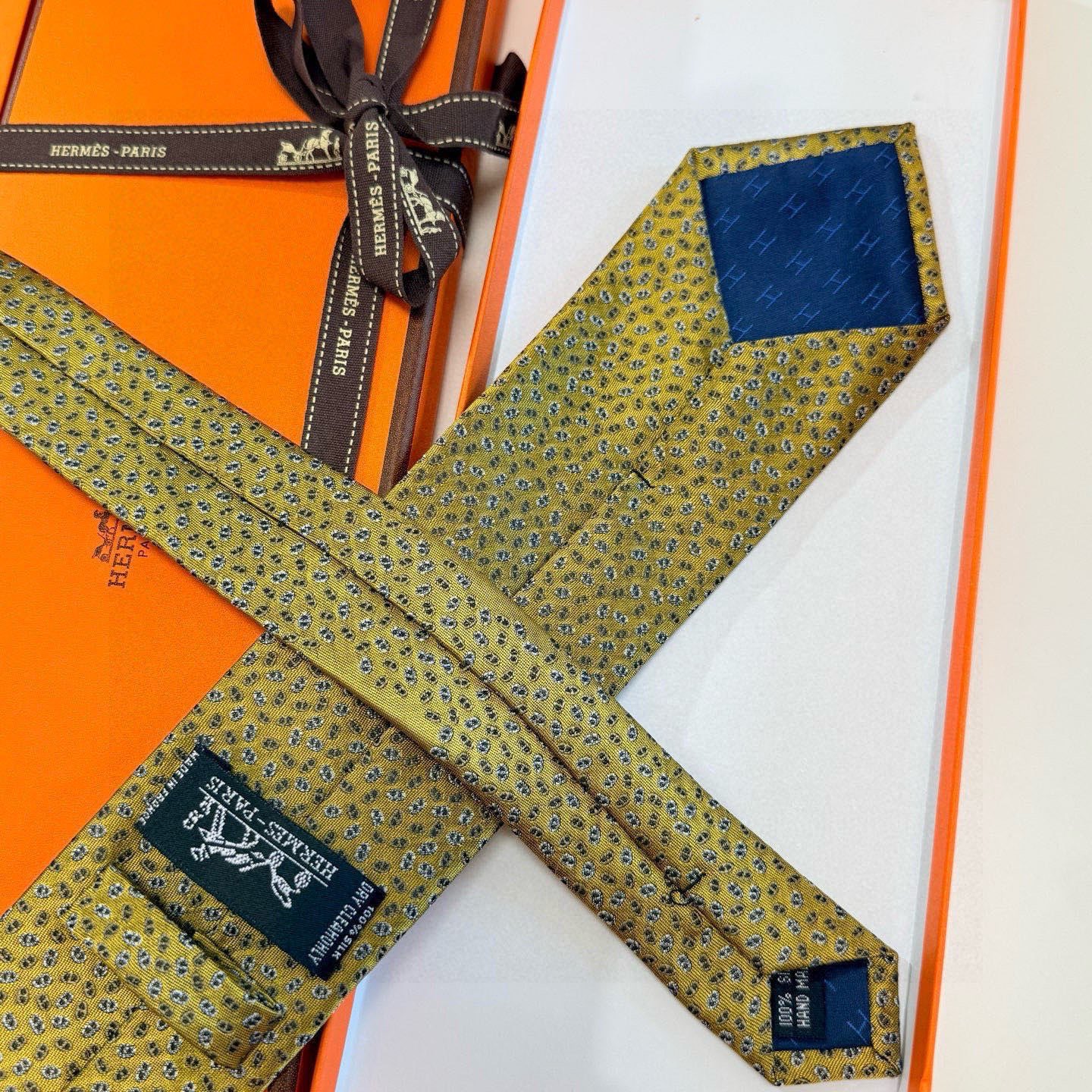 🌾专柜同步新款【小锚链领带】稀有H家每年都有一千条不同印花的领带面世，从最初的多以几何图案表现骑术活动为