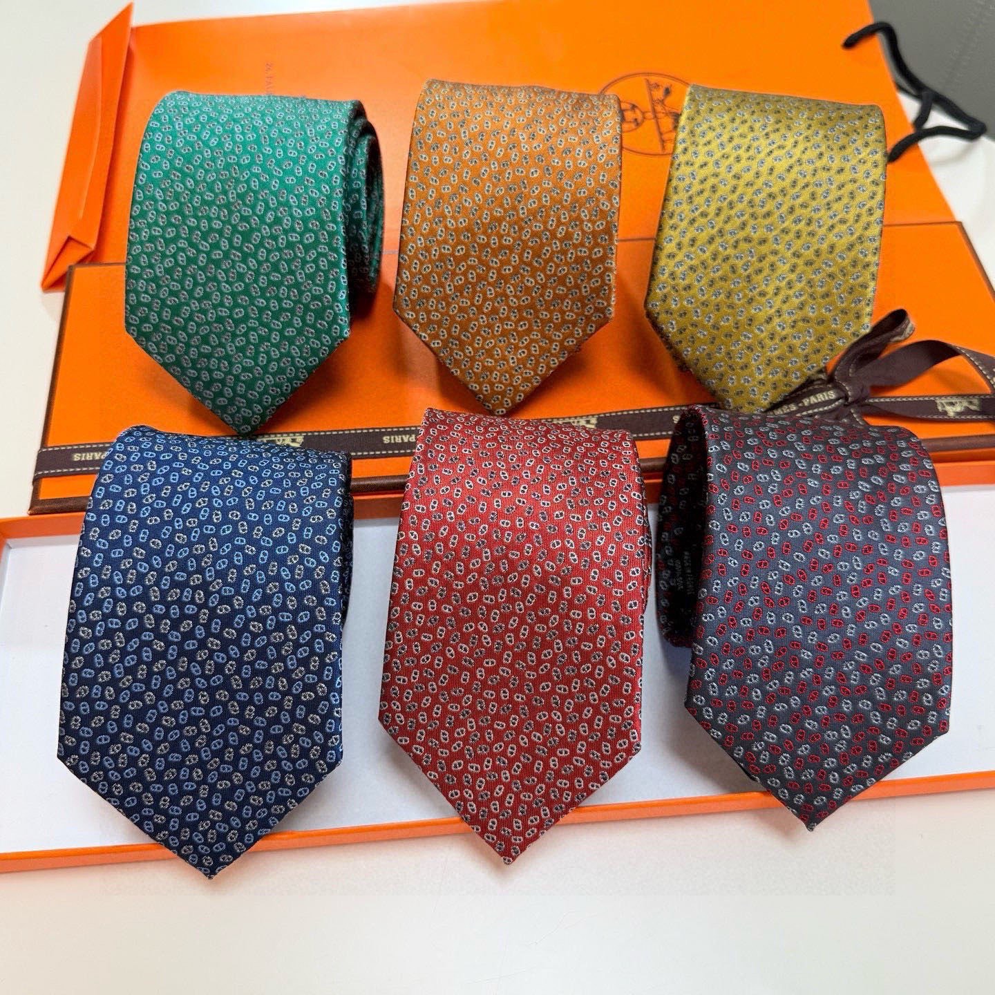 🌾专柜同步新款【小锚链领带】稀有H家每年都有一千条不同印花的领带面世，从最初的多以几何图案表现骑术活动为