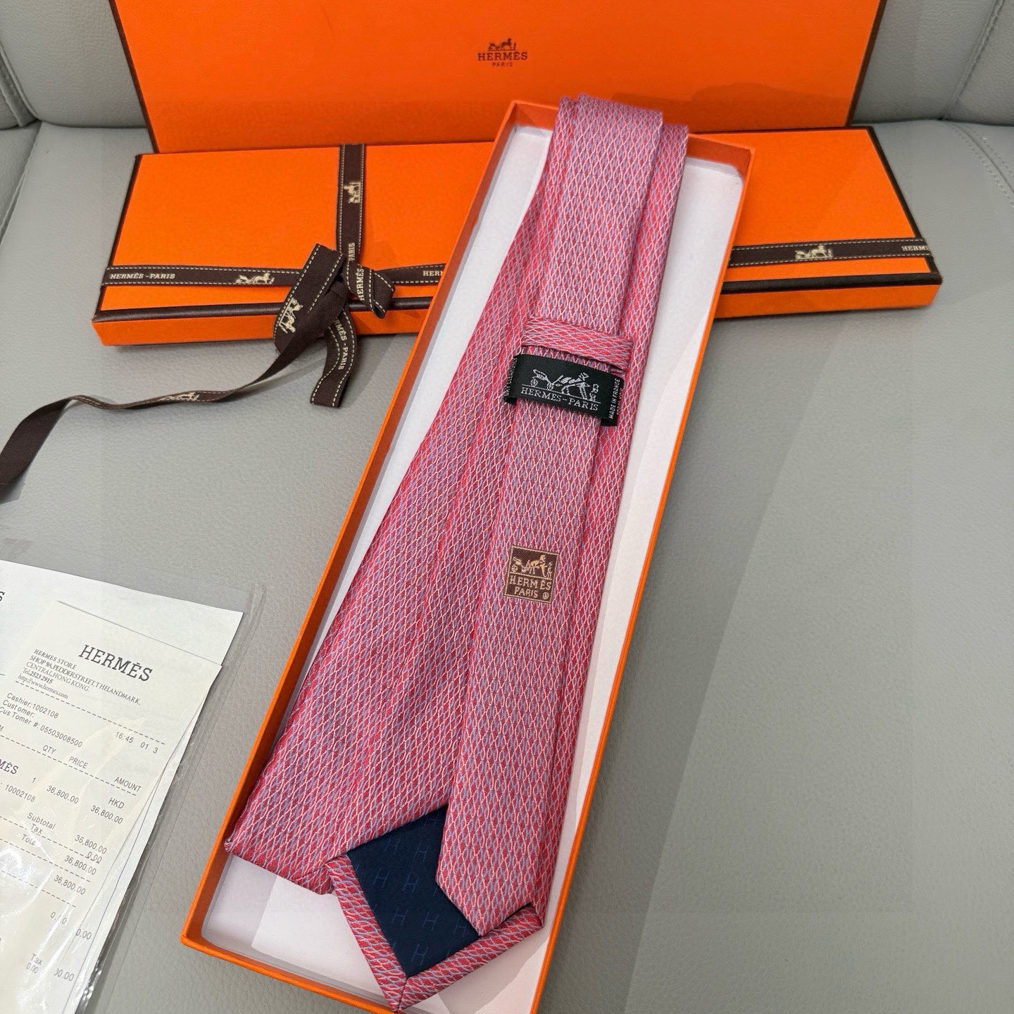 🌾👨‍✈男士新款领带系列【H网状印花领带】👔👔，稀有H家每年都有一千条不同印花的领带面世，从最初的多以几