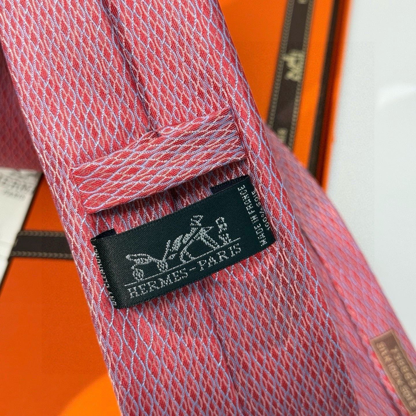 🌾👨‍✈男士新款领带系列【H网状印花领带】👔👔，稀有H家每年都有一千条不同印花的领带面世，从最初的多以几