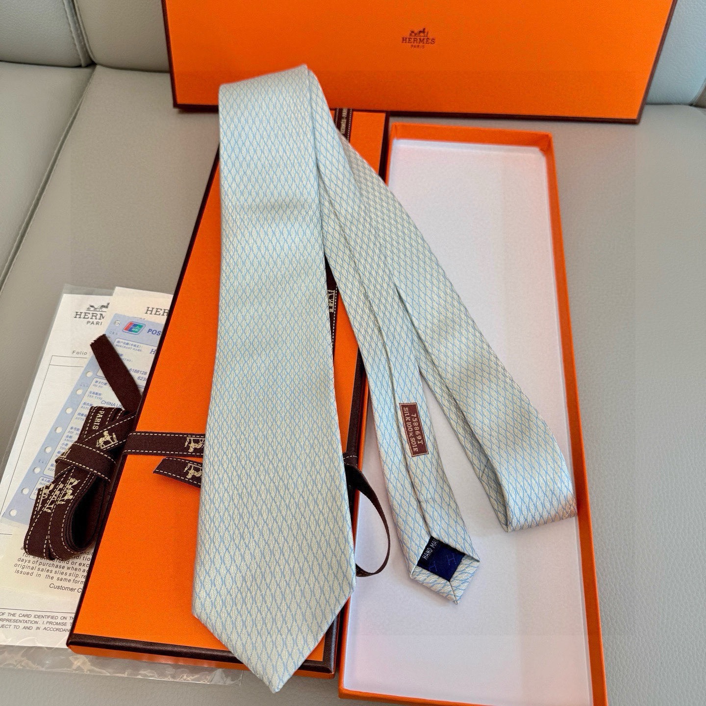 🌾👨‍✈男士新款领带系列【H网状印花领带】👔👔，稀有H家每年都有一千条不同印花的领带面世，从最初的多以几