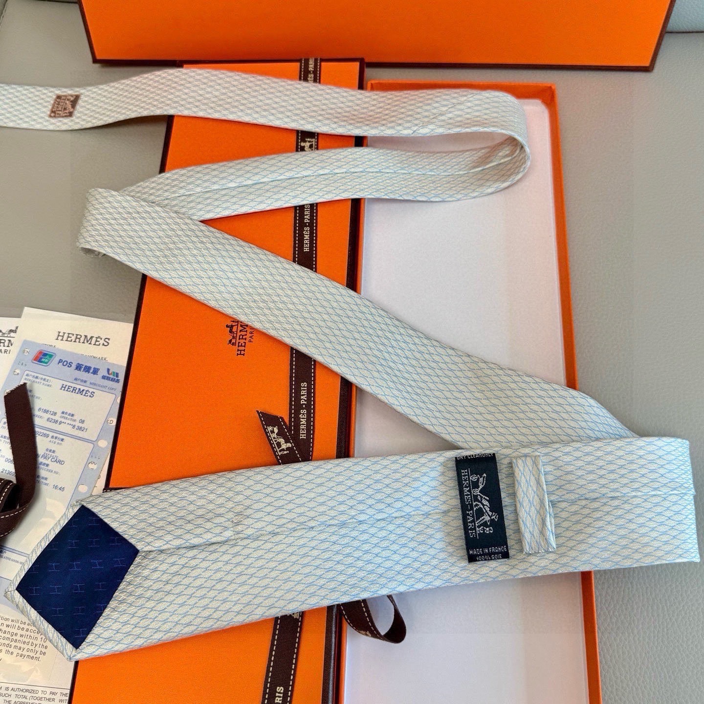 🌾👨‍✈男士新款领带系列【H网状印花领带】👔👔，稀有H家每年都有一千条不同印花的领带面世，从最初的多以几