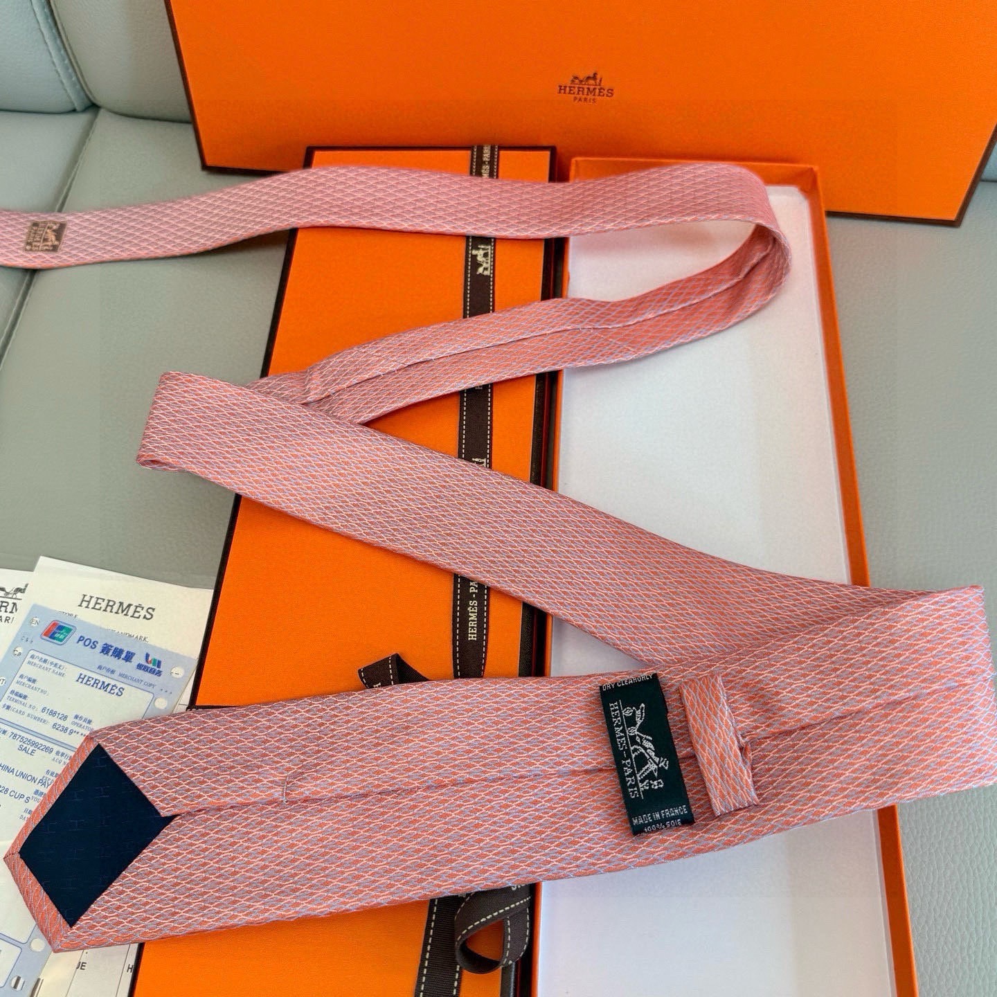 🌾👨‍✈男士新款领带系列【H网状印花领带】👔👔，稀有H家每年都有一千条不同印花的领带面世，从最初的多以几