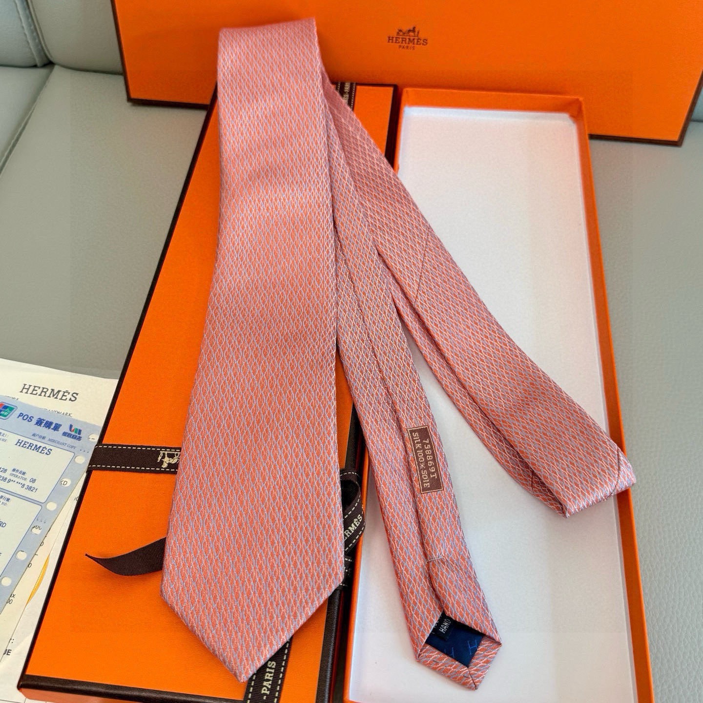 🌾👨‍✈男士新款领带系列【H网状印花领带】👔👔，稀有H家每年都有一千条不同印花的领带面世，从最初的多以几