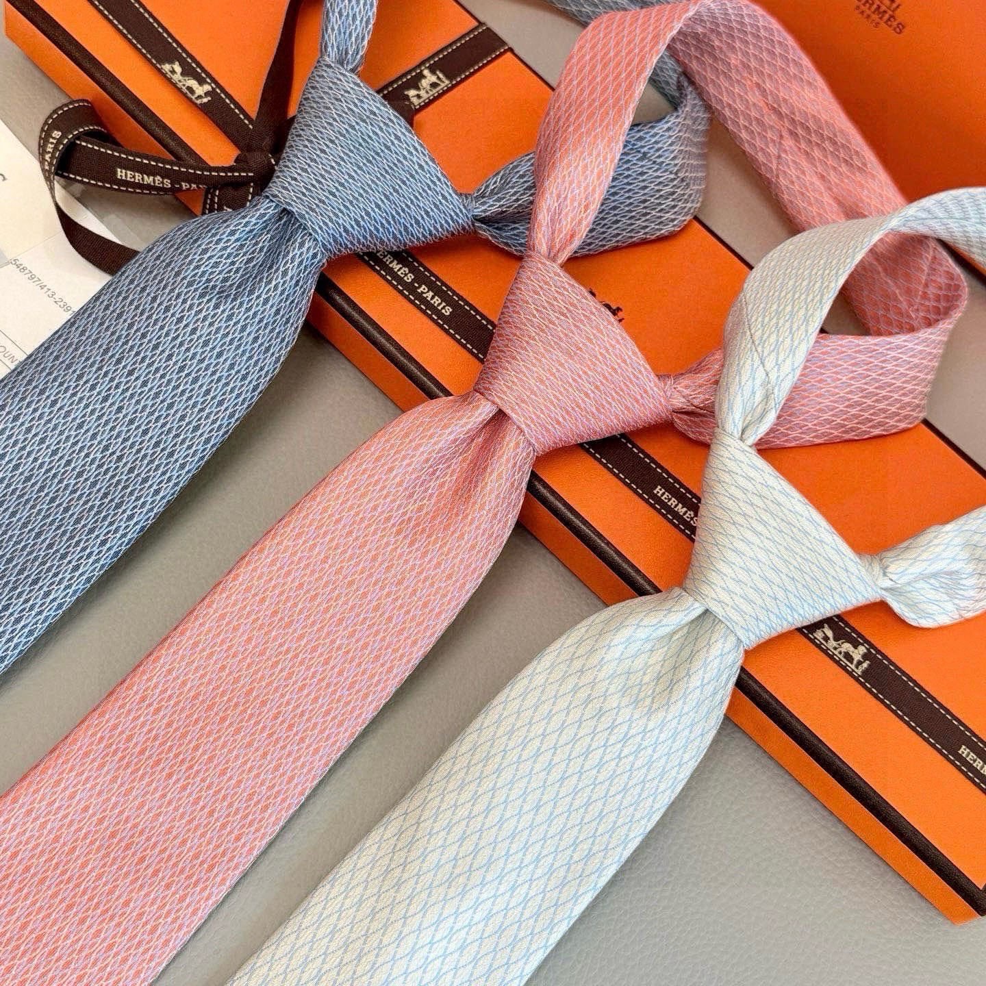 🌾👨‍✈男士新款领带系列【H网状印花领带】👔👔，稀有H家每年都有一千条不同印花的领带面世，从最初的多以几