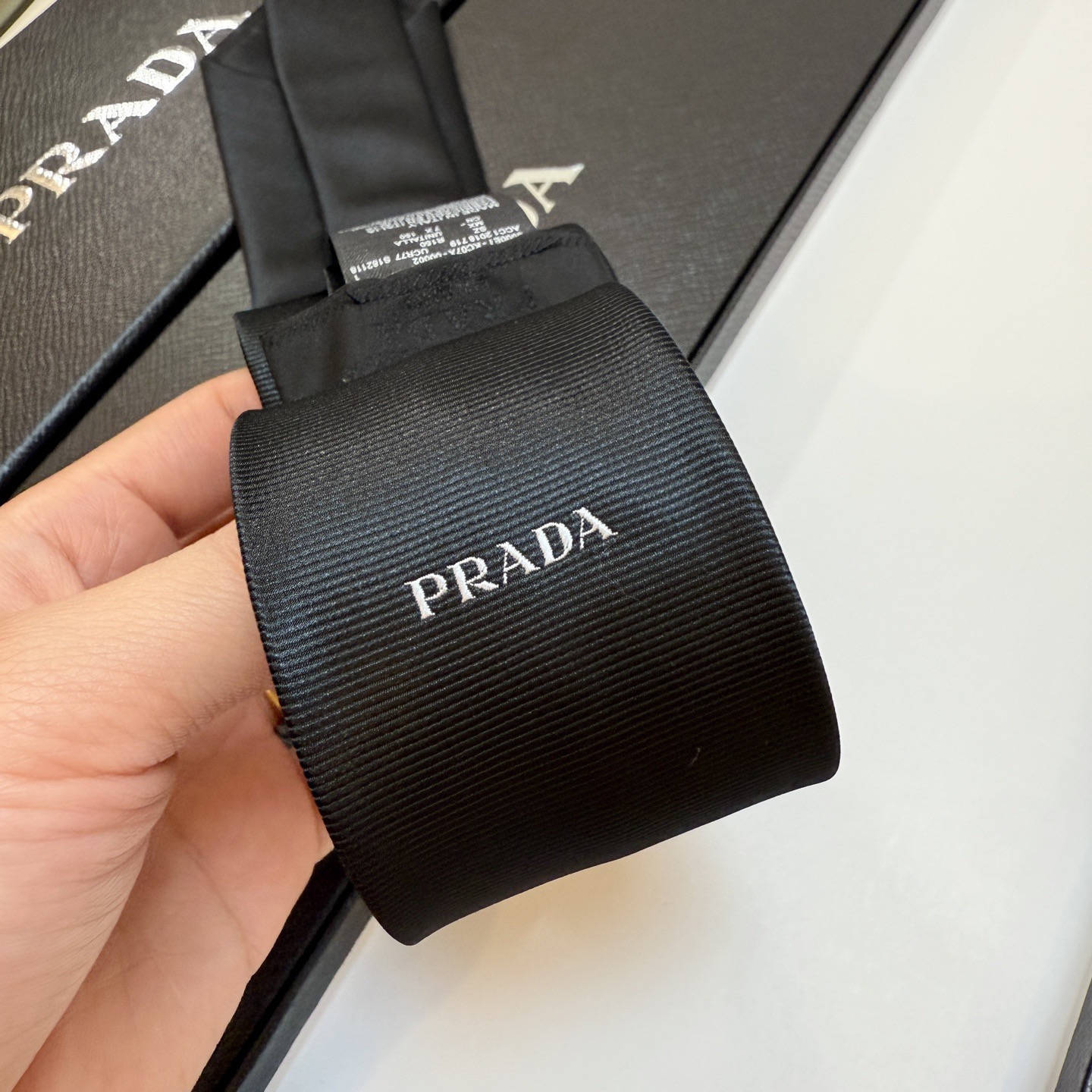 🌾普拉达专柜同步 新款领带！P家经典领带中性款 Prada徽标领带，高端定制👑稀有😻😻展现精湛手工与时尚