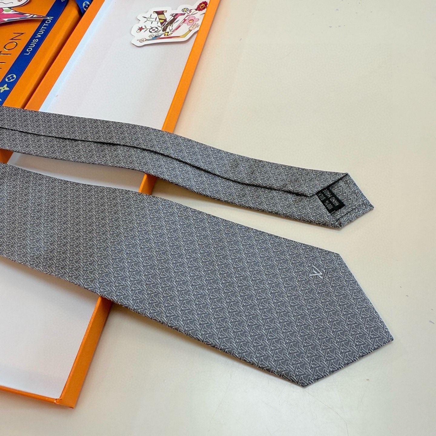 🌾新款Lv领带，5色！LV男士领带系列👔👔，稀有😻😻展现精湛手工与时尚优雅的理想选择，此款真丝织就的Di