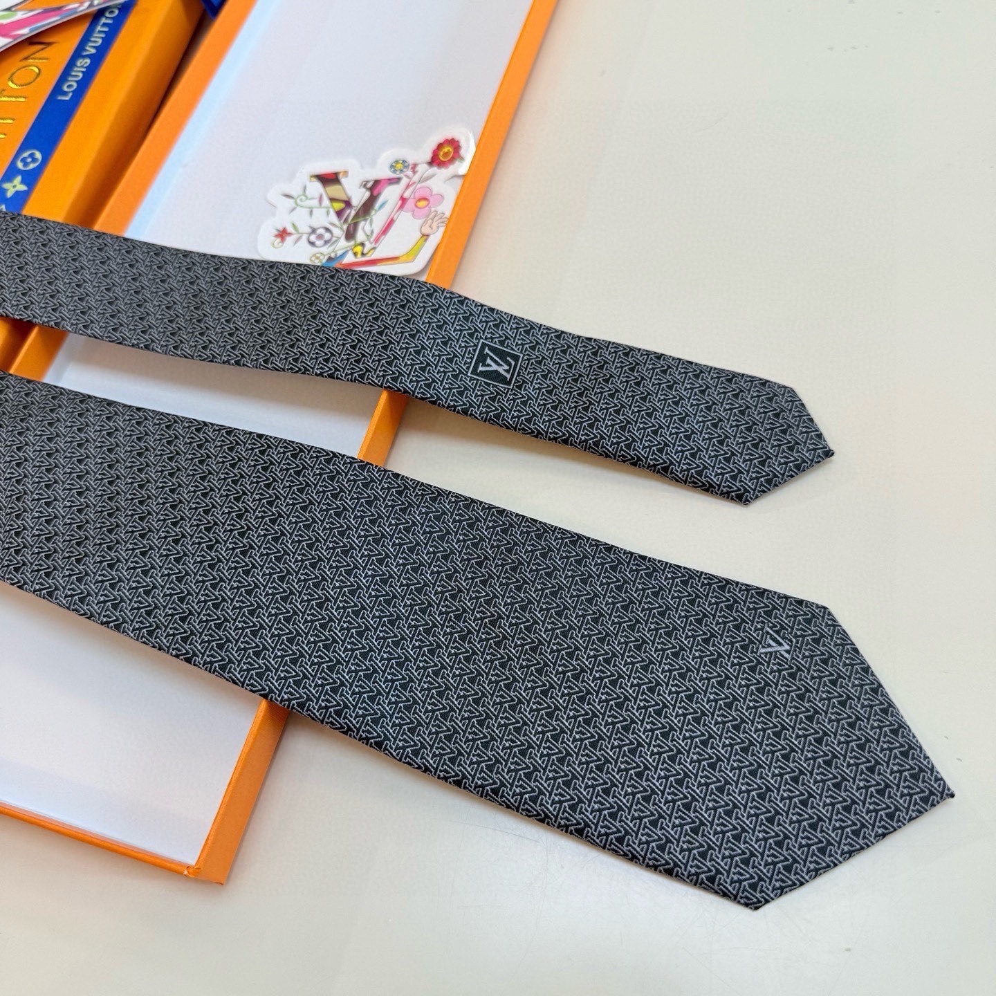 🌾新款Lv领带，5色！LV男士领带系列👔👔，稀有😻😻展现精湛手工与时尚优雅的理想选择，此款真丝织就的Di