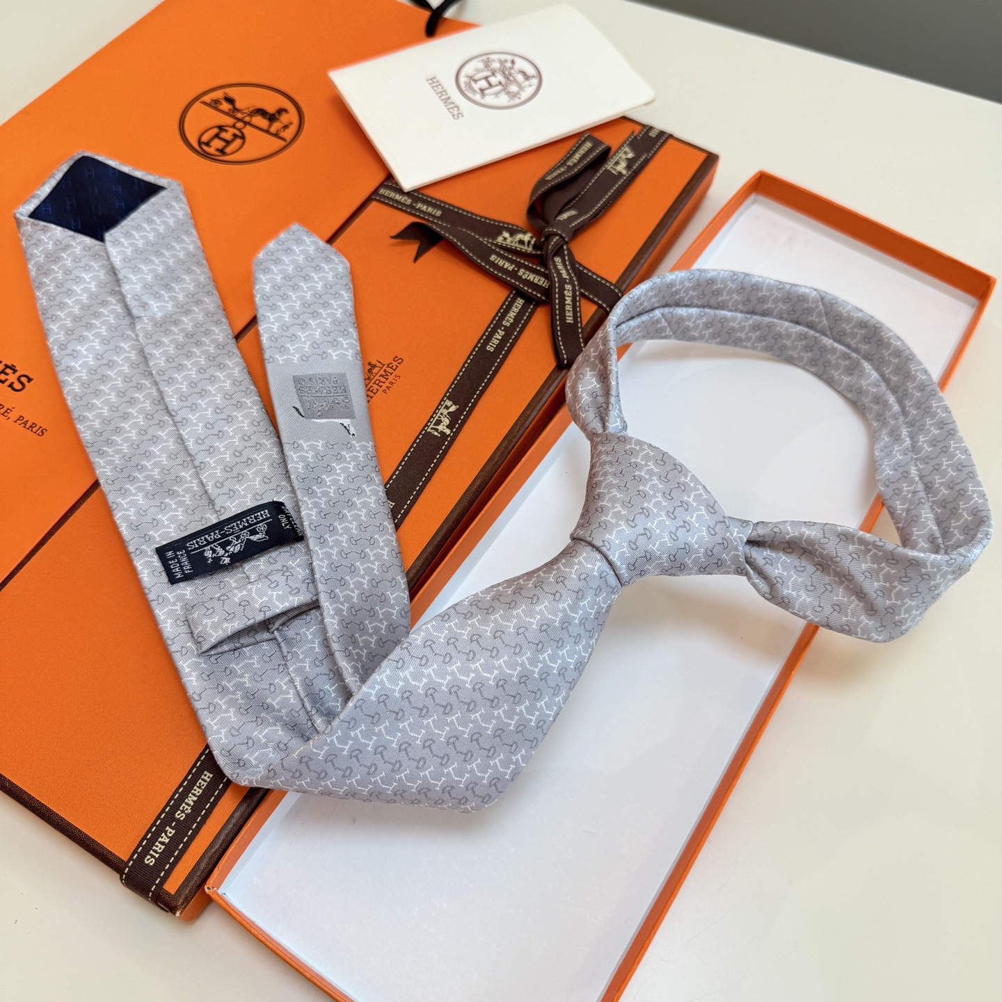 6色到货！🌾 爱马仕官方新款领带！男士领带系列 ！稀有爱马仕家每年都有一千条不同印花的领带面世，从最初的
