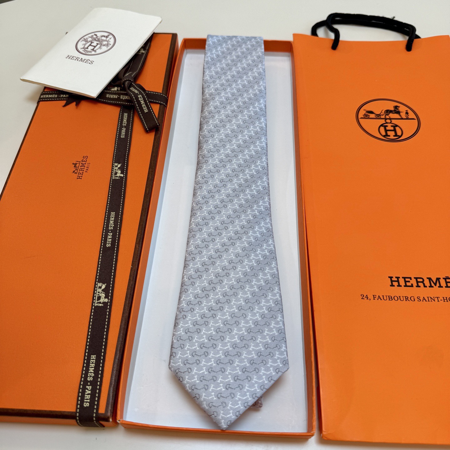 6色到货！🌾 爱马仕官方新款领带！男士领带系列 ！稀有爱马仕家每年都有一千条不同印花的领带面世，从最初的