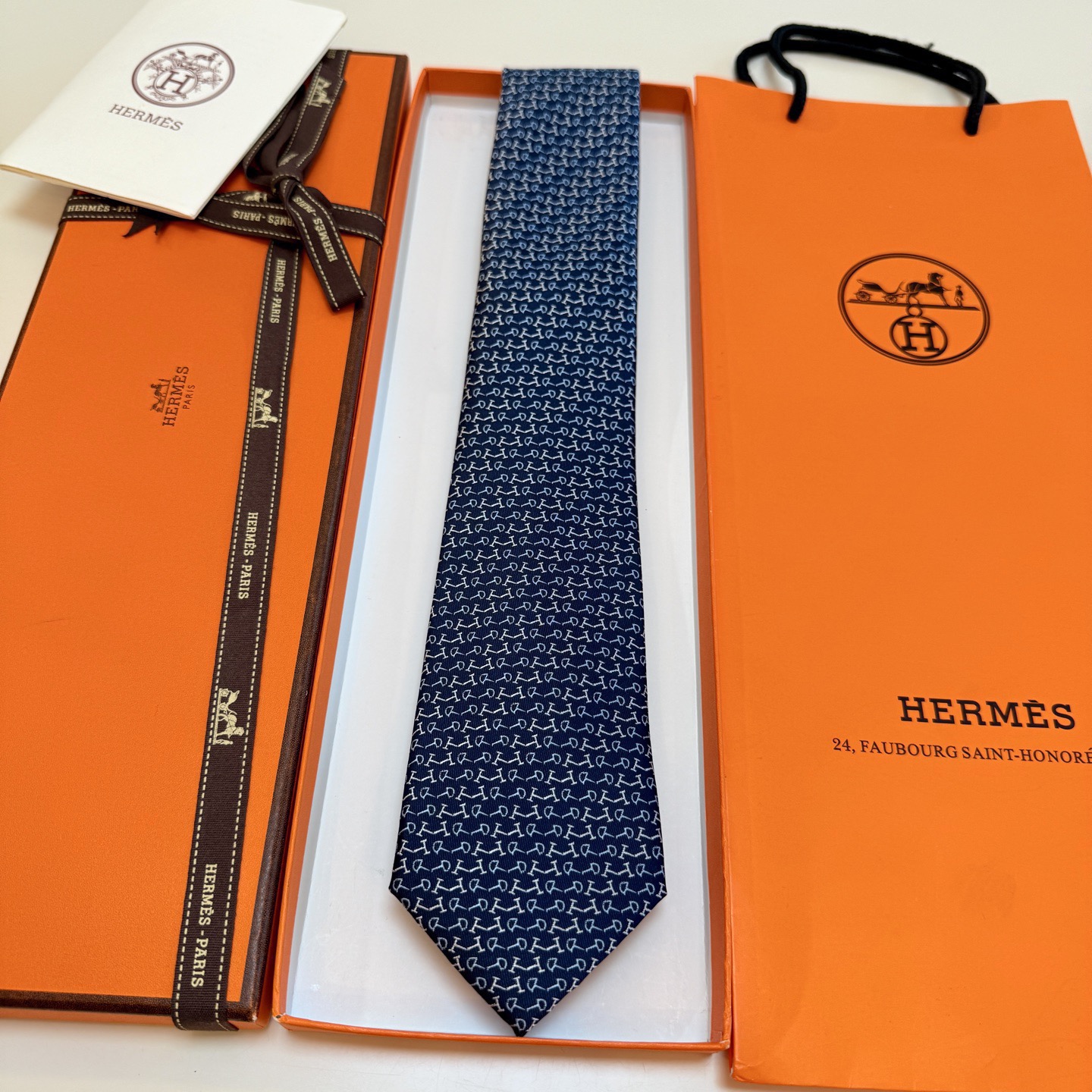 6色到货！🌾 爱马仕官方新款领带！男士领带系列 ！稀有爱马仕家每年都有一千条不同印花的领带面世，从最初的