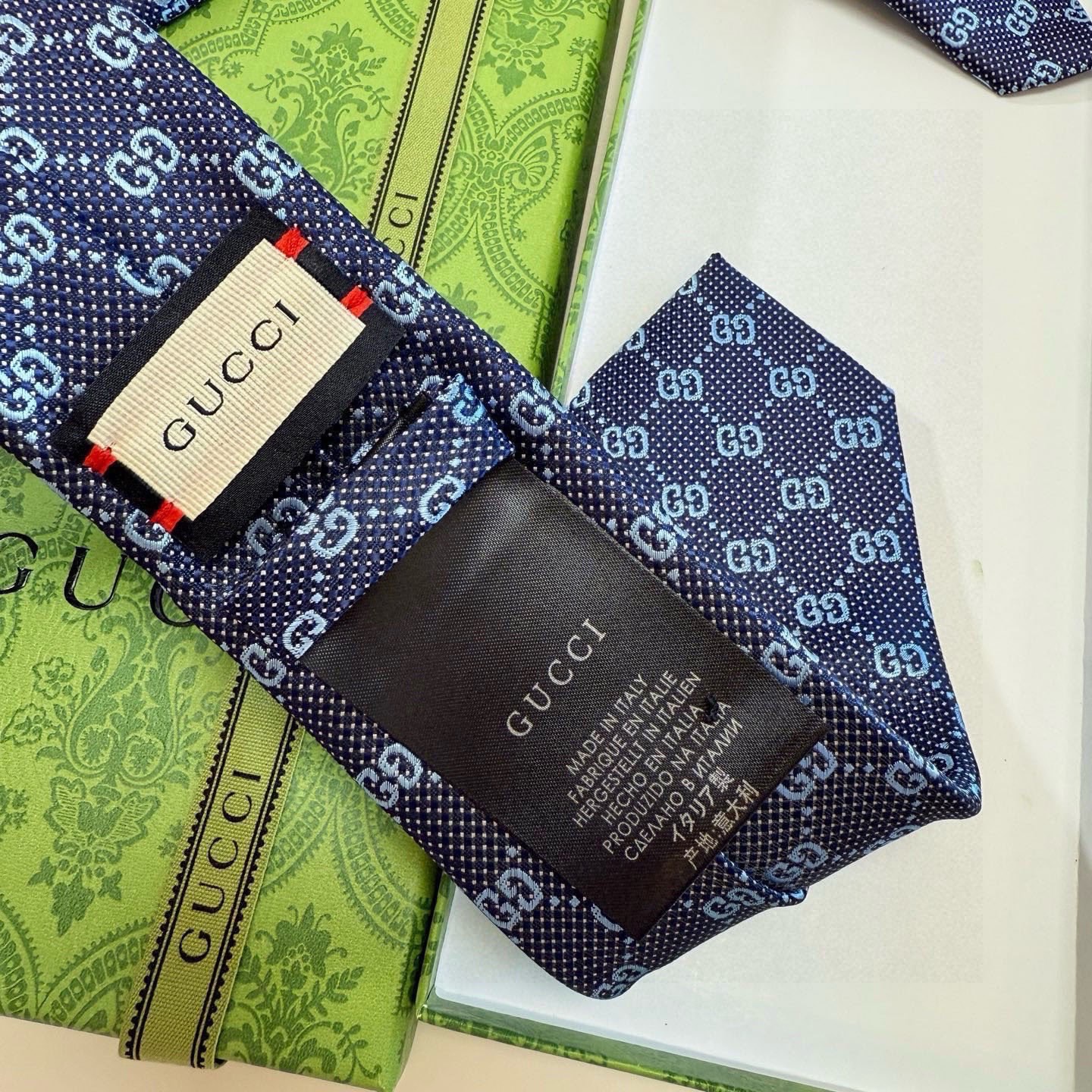 🌾古奇官方同步新款，稀有采用经典小G LOGO提花展现精湛手工与时尚优雅的理想选择，这款领带将标志性完美