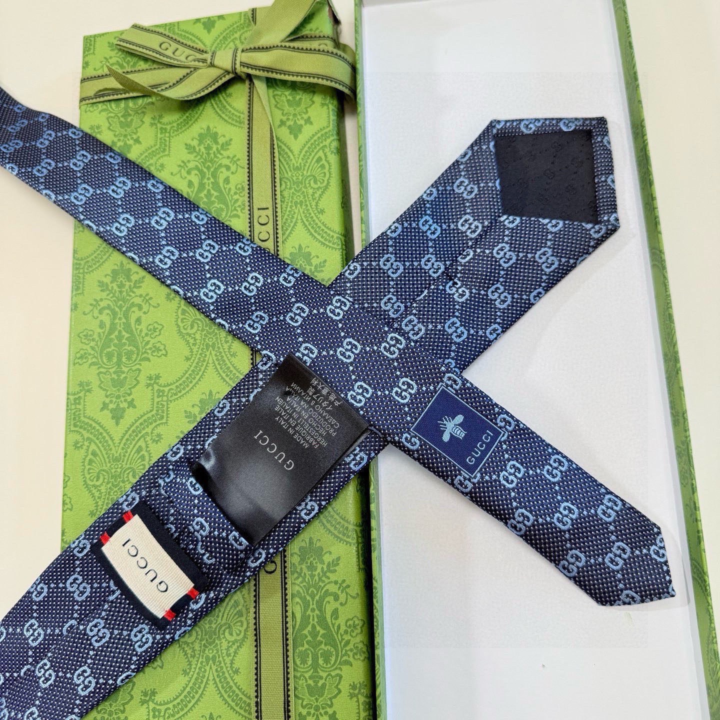 🌾古奇官方同步新款，稀有采用经典小G LOGO提花展现精湛手工与时尚优雅的理想选择，这款领带将标志性完美