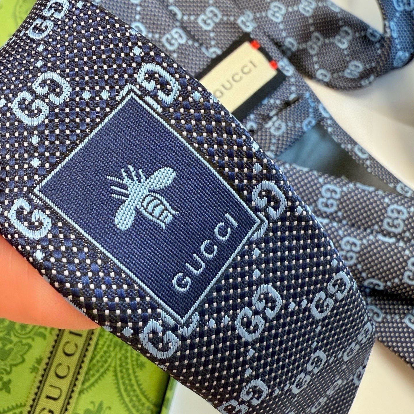 🌾古奇官方同步新款，稀有采用经典小G LOGO提花展现精湛手工与时尚优雅的理想选择，这款领带将标志性完美