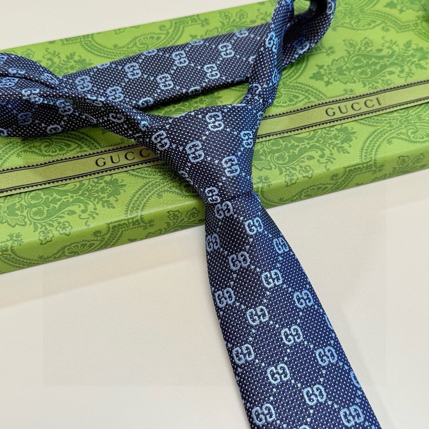 🌾古奇官方同步新款，稀有采用经典小G LOGO提花展现精湛手工与时尚优雅的理想选择，这款领带将标志性完美