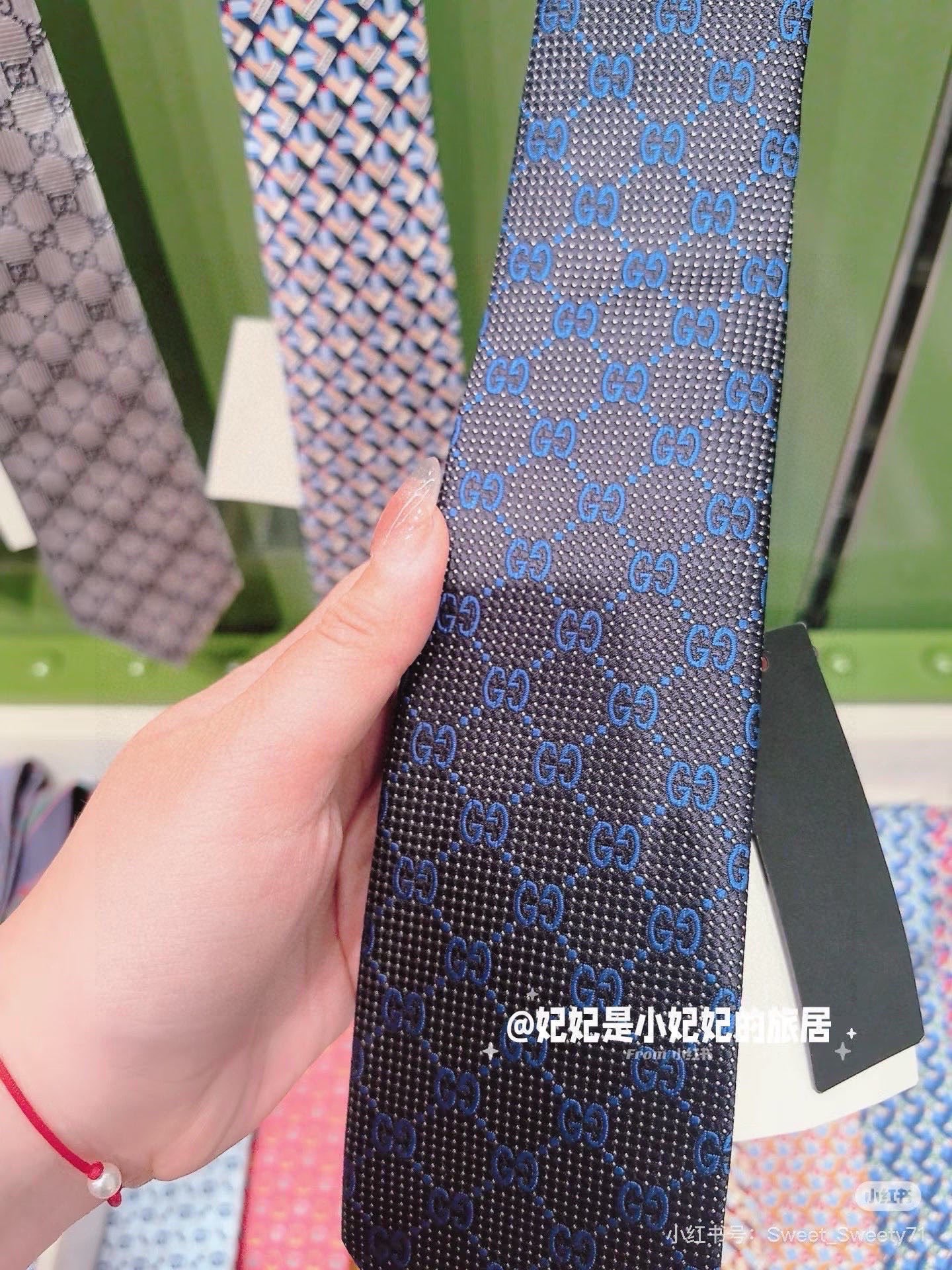 🌾古奇官方同步新款，稀有采用经典小G LOGO提花展现精湛手工与时尚优雅的理想选择，这款领带将标志性完美