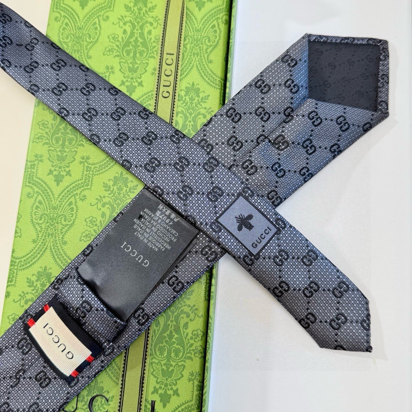 🌾古奇官方同步新款，稀有采用经典小G LOGO提花展现精湛手工与时尚优雅的理想选择，这款领带将标志性完美