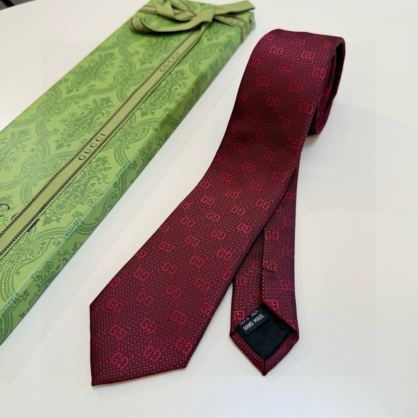 🌾古奇官方同步新款，稀有采用经典小G LOGO提花展现精湛手工与时尚优雅的理想选择，这款领带将标志性完美