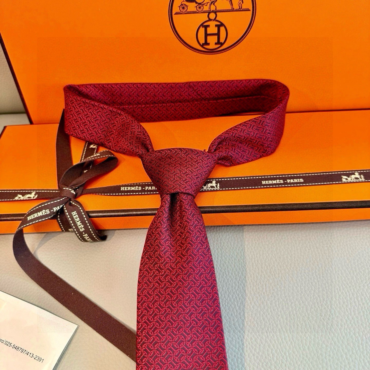 🌾男士新款领带系列【H环形图案领带】👔👔，稀有H家每年都有一千条不同印花的领带面世，从最初的多以几何图案