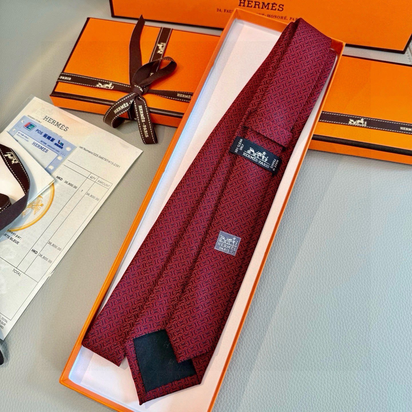 🌾男士新款领带系列【H环形图案领带】👔👔，稀有H家每年都有一千条不同印花的领带面世，从最初的多以几何图案