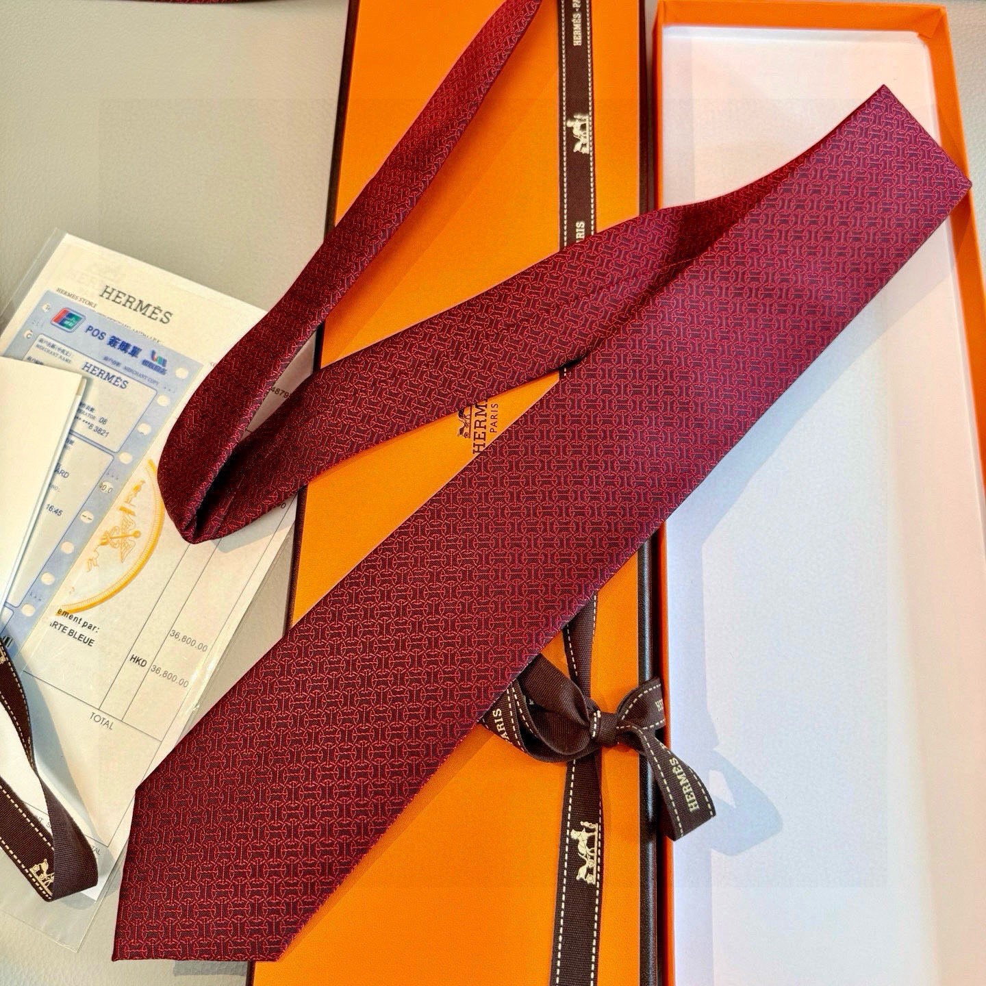 🌾男士新款领带系列【H环形图案领带】👔👔，稀有H家每年都有一千条不同印花的领带面世，从最初的多以几何图案