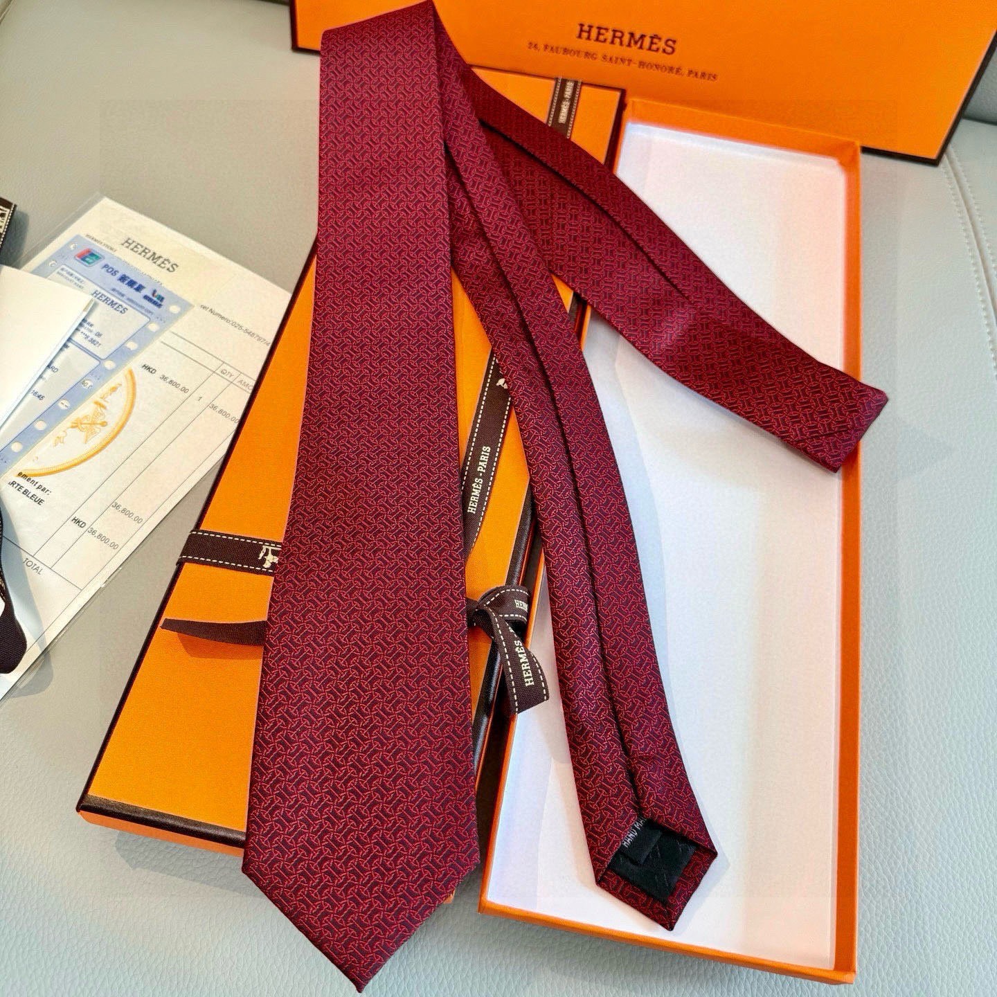 🌾男士新款领带系列【H环形图案领带】👔👔，稀有H家每年都有一千条不同印花的领带面世，从最初的多以几何图案