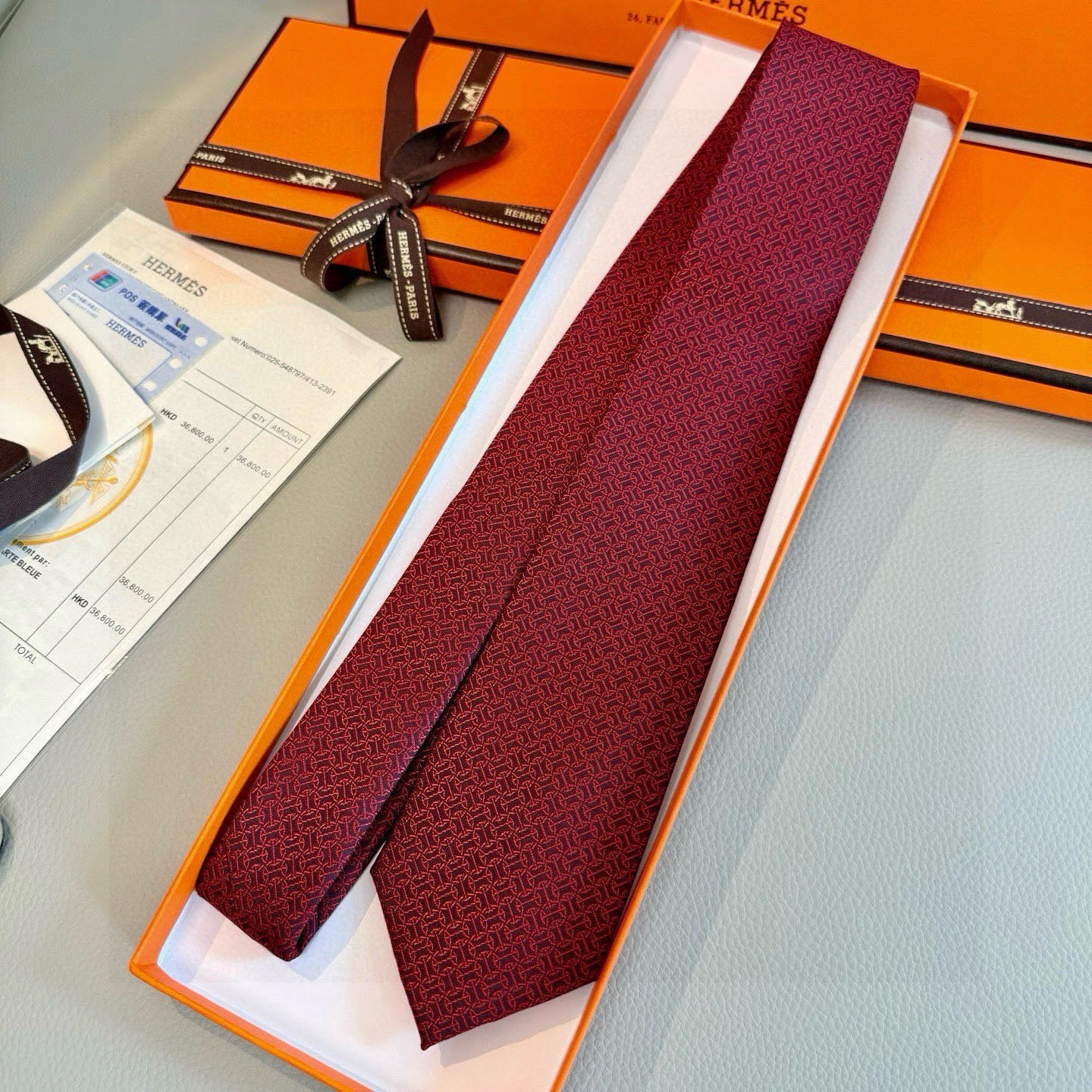 🌾男士新款领带系列【H环形图案领带】👔👔，稀有H家每年都有一千条不同印花的领带面世，从最初的多以几何图案