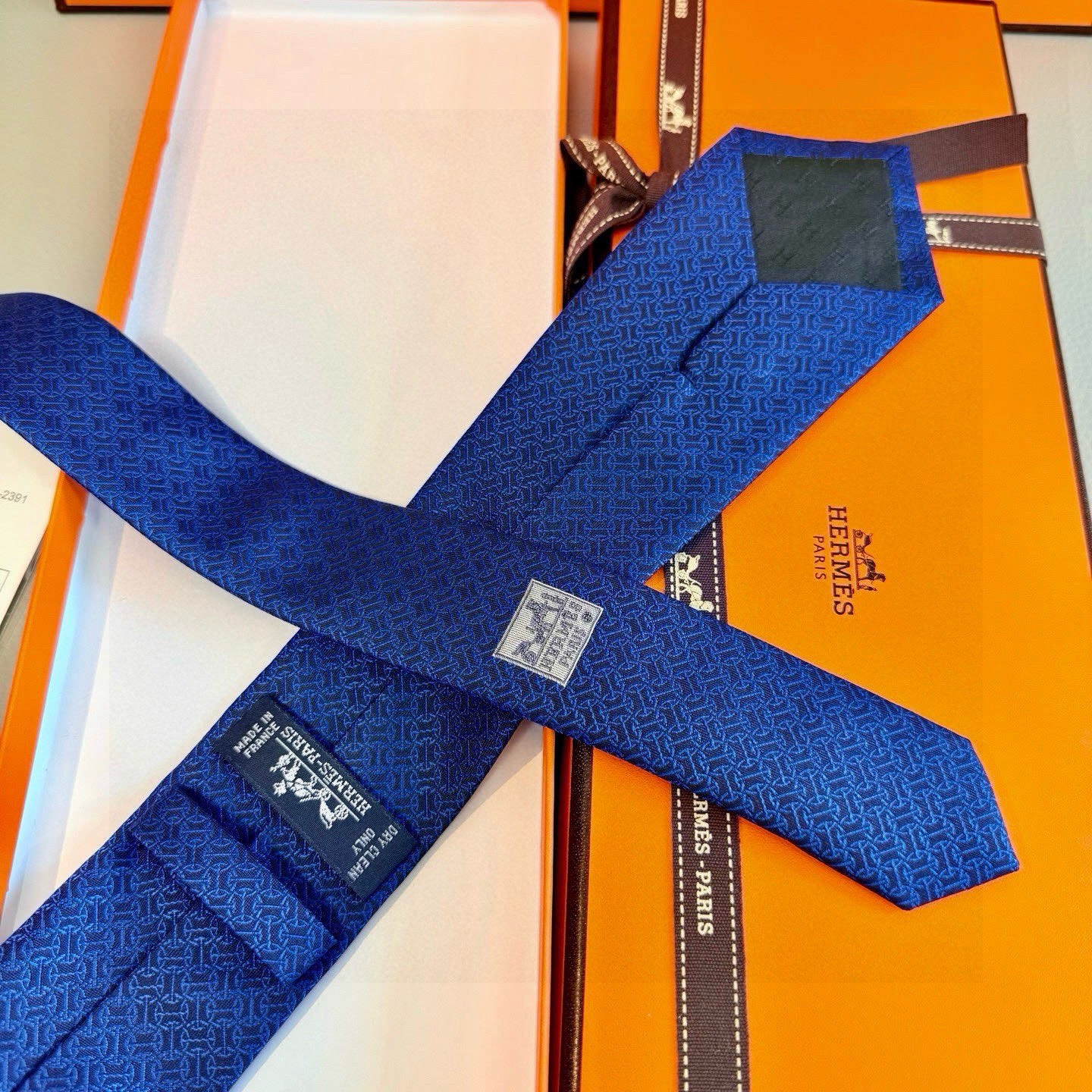 🌾男士新款领带系列【H环形图案领带】👔👔，稀有H家每年都有一千条不同印花的领带面世，从最初的多以几何图案