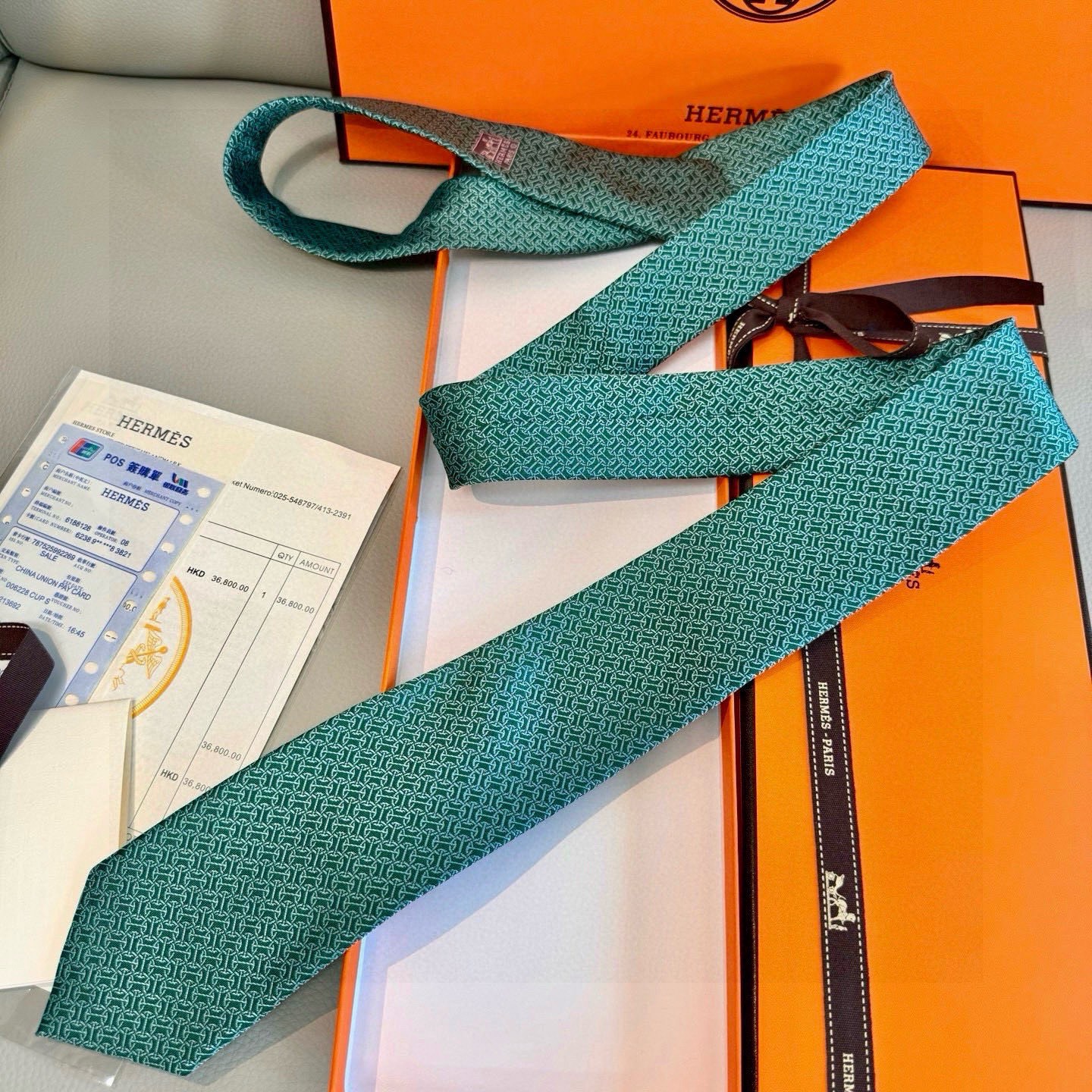 🌾男士新款领带系列【H环形图案领带】👔👔，稀有H家每年都有一千条不同印花的领带面世，从最初的多以几何图案