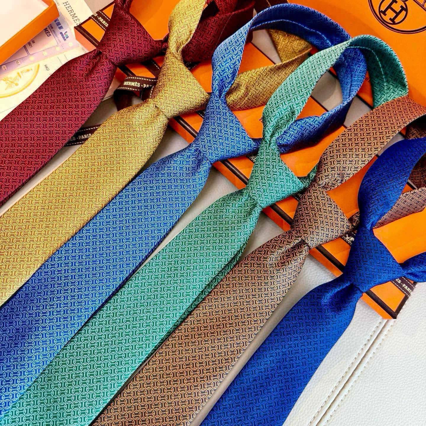 🌾男士新款领带系列【H环形图案领带】👔👔，稀有H家每年都有一千条不同印花的领带面世，从最初的多以几何图案